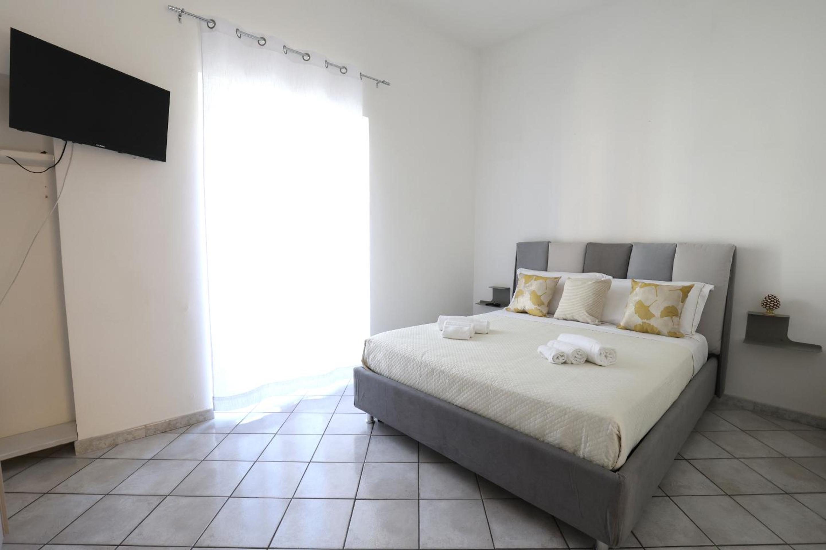 One-Bedroom Apartment with Balcony photo 2