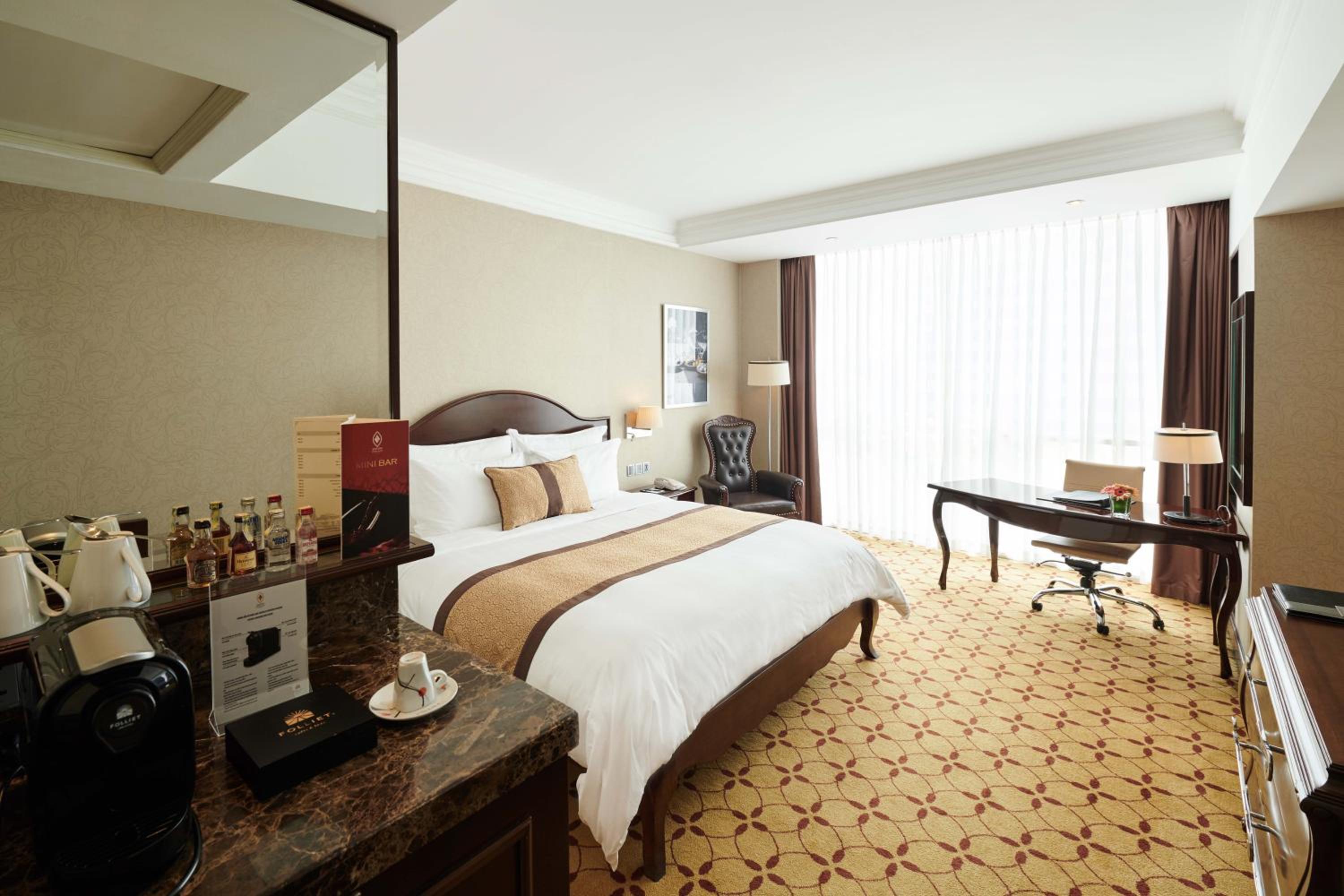 Club Deluxe Double or Twin Room