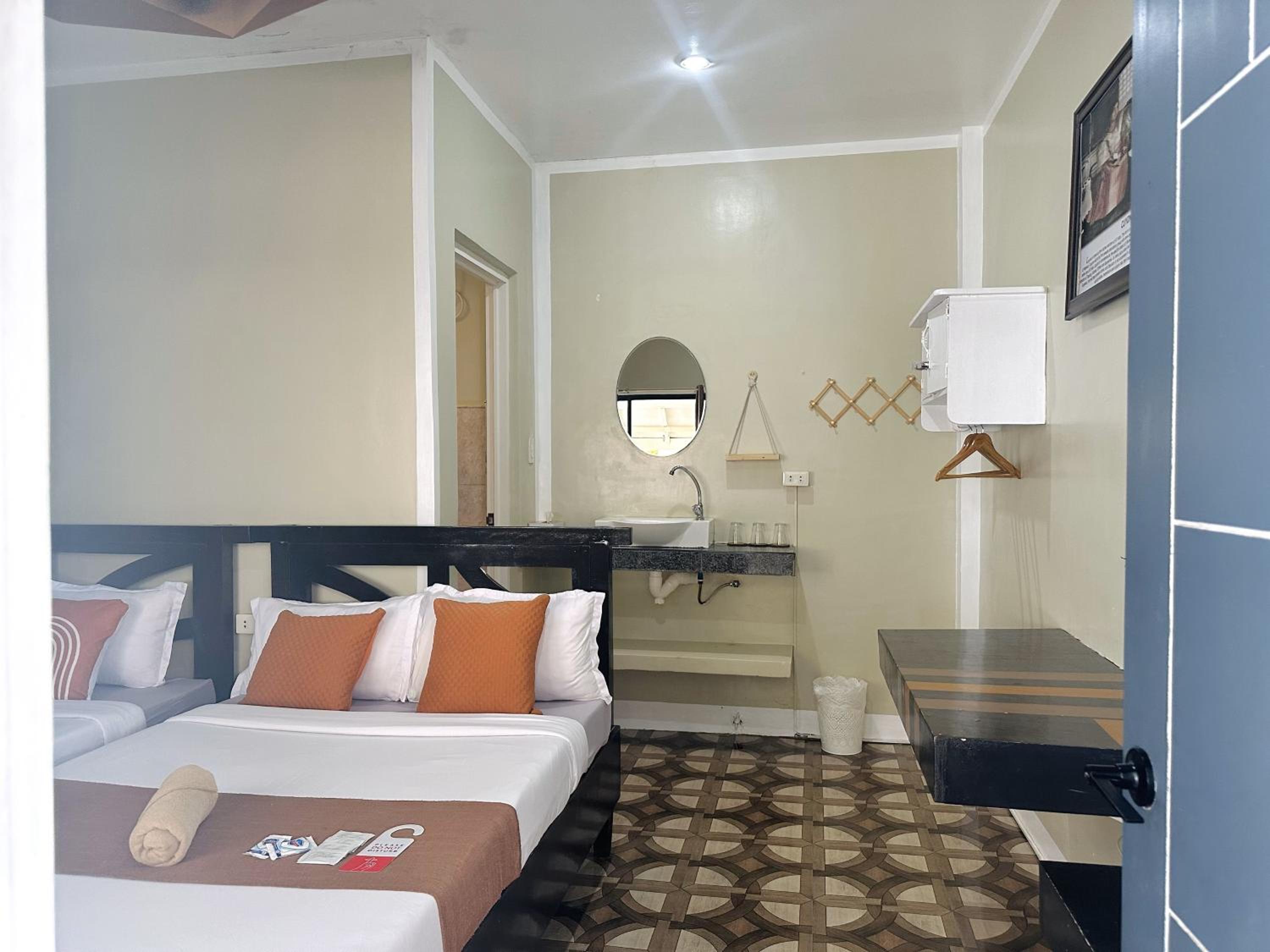Large Double or Twin Room photo 3