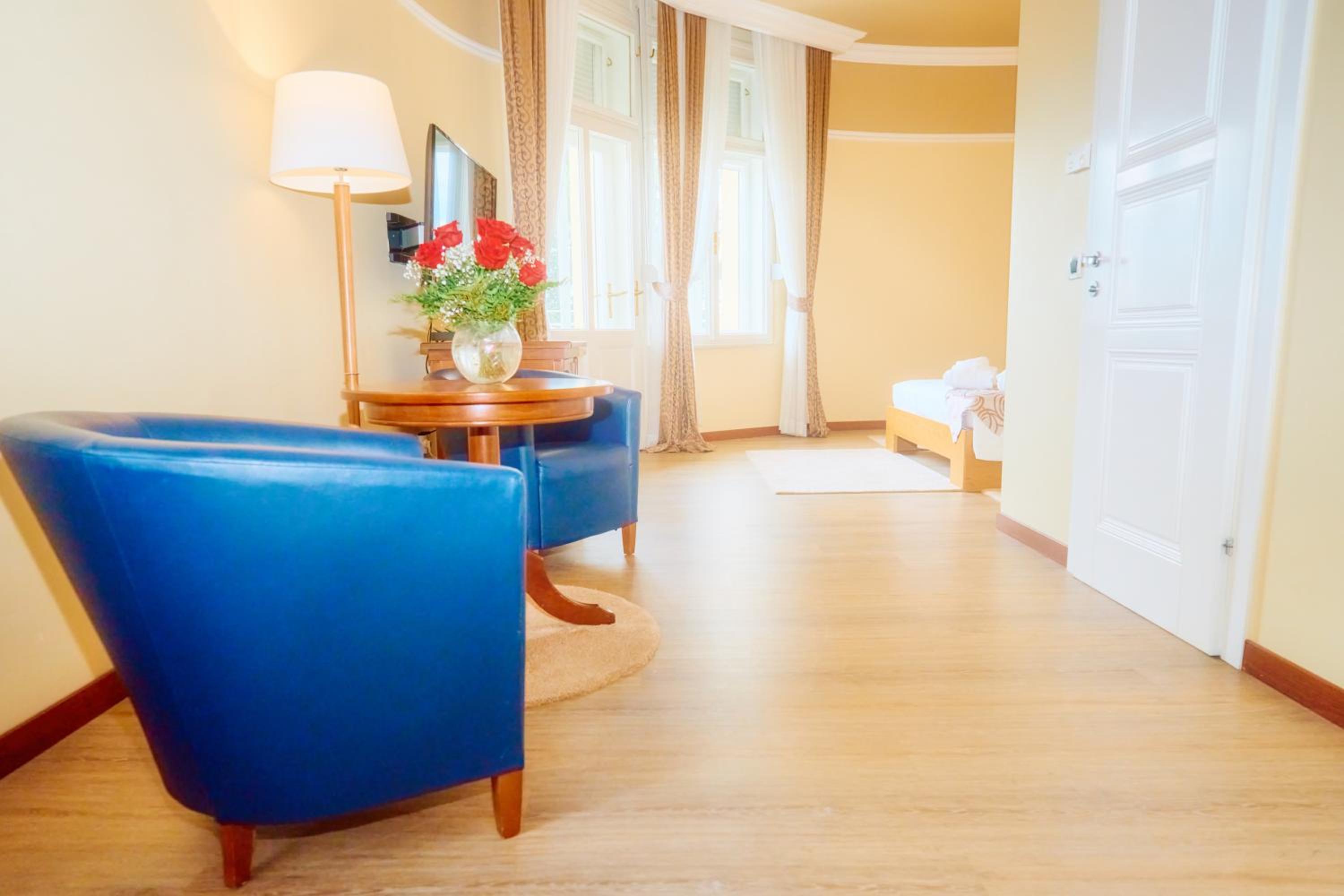 Junior Suite with Sea View - Photo 18