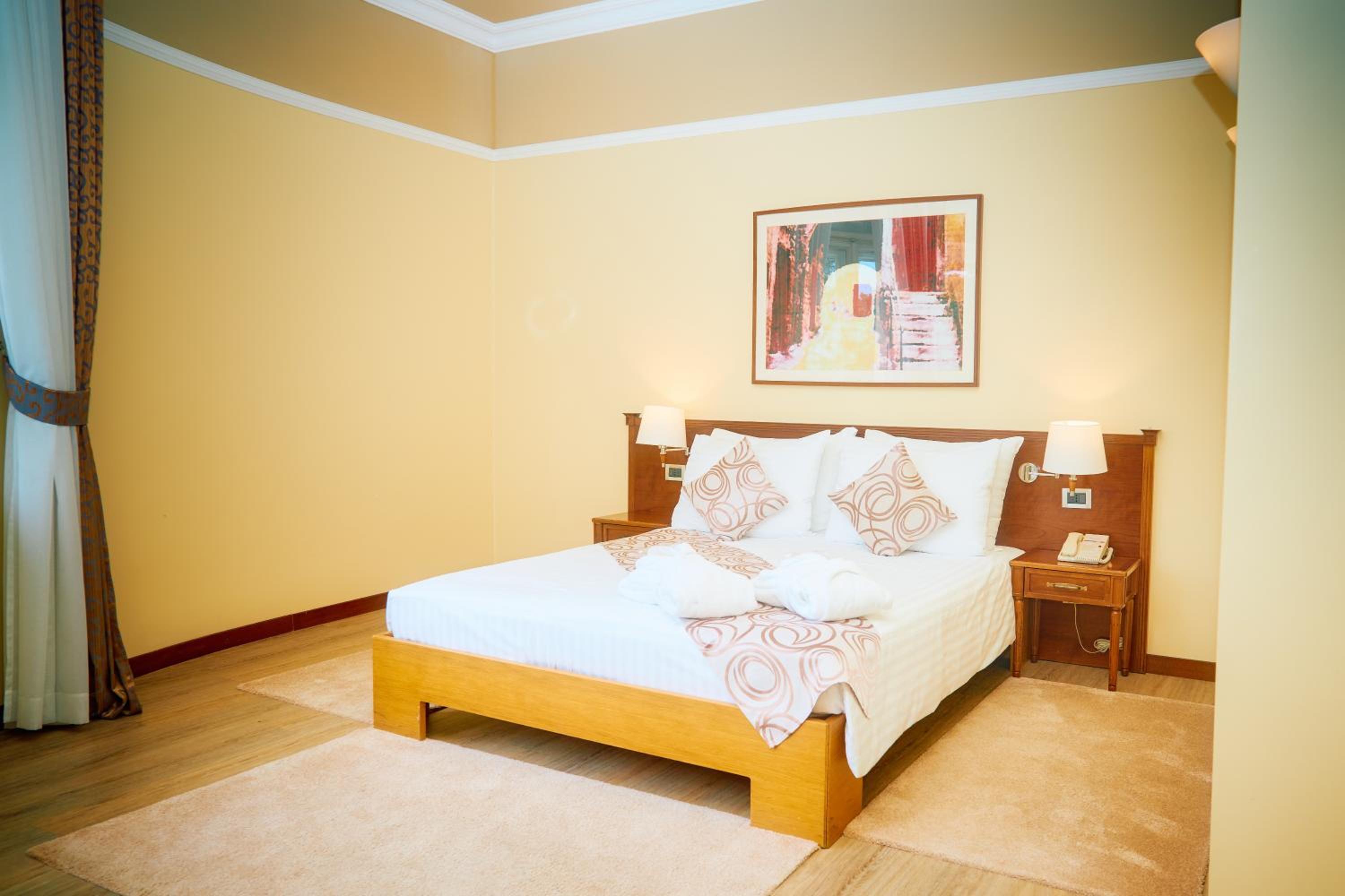 Standard Twin Room - Photo 1