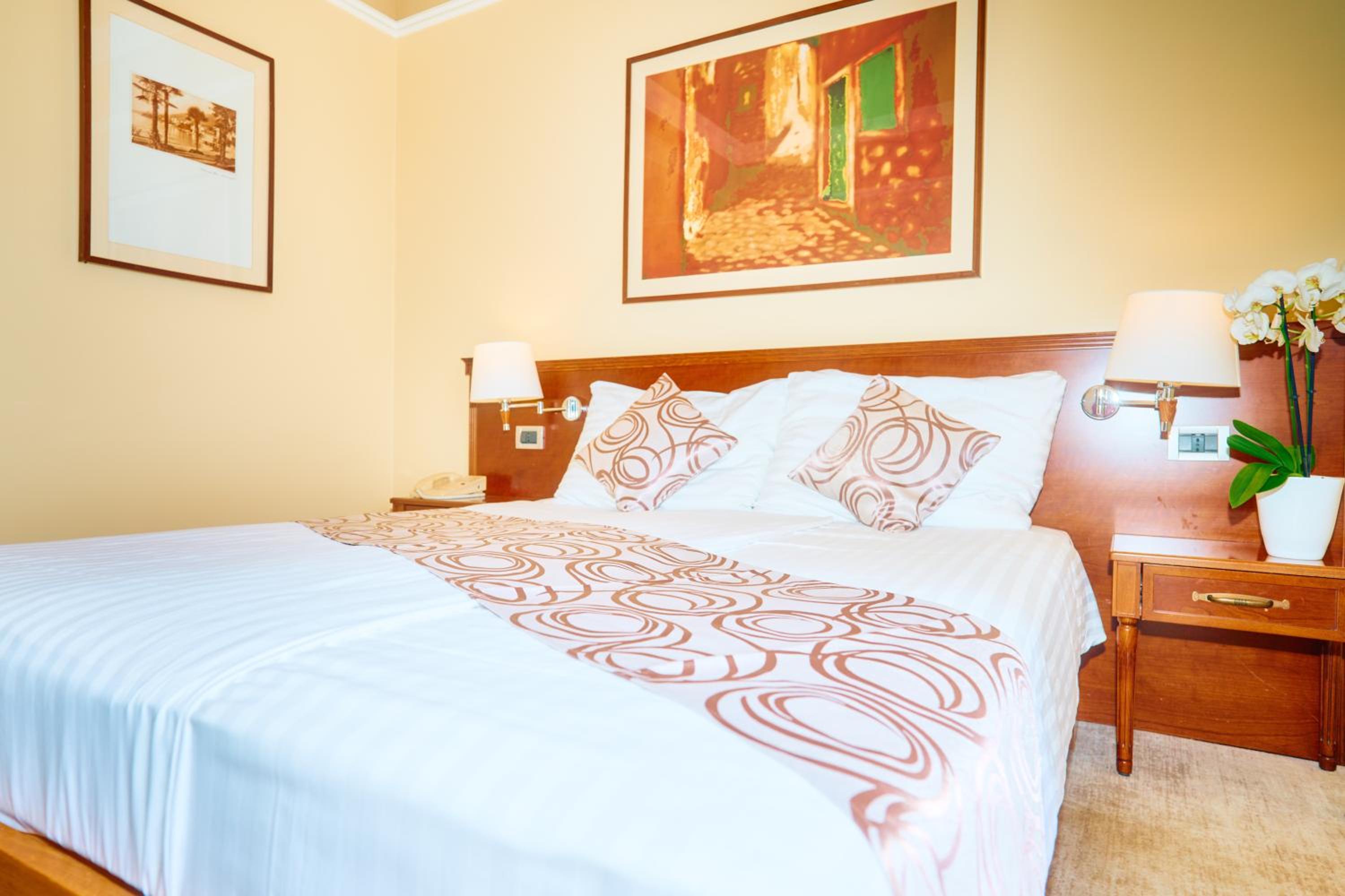 Standard Twin Room - Photo 4
