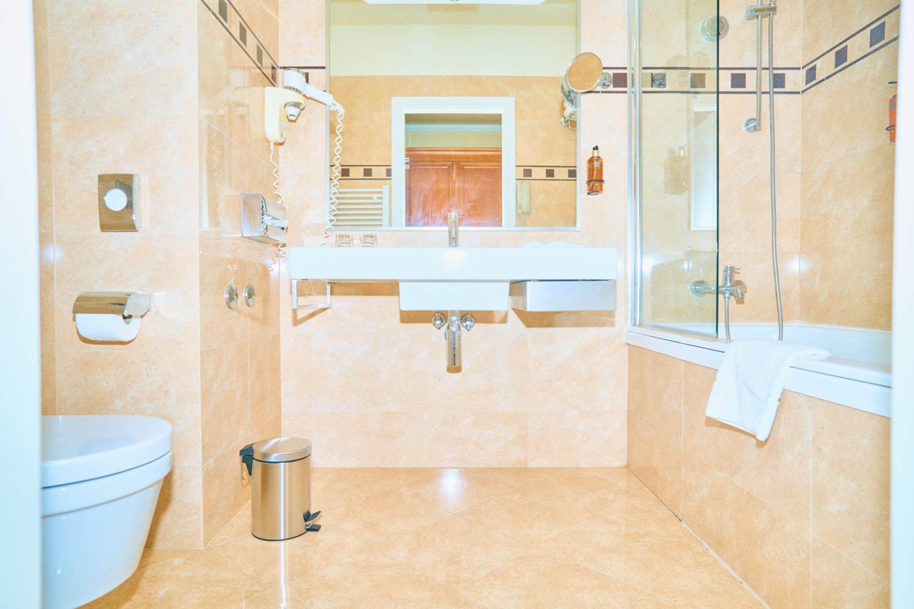Standard Twin Room - Photo 13