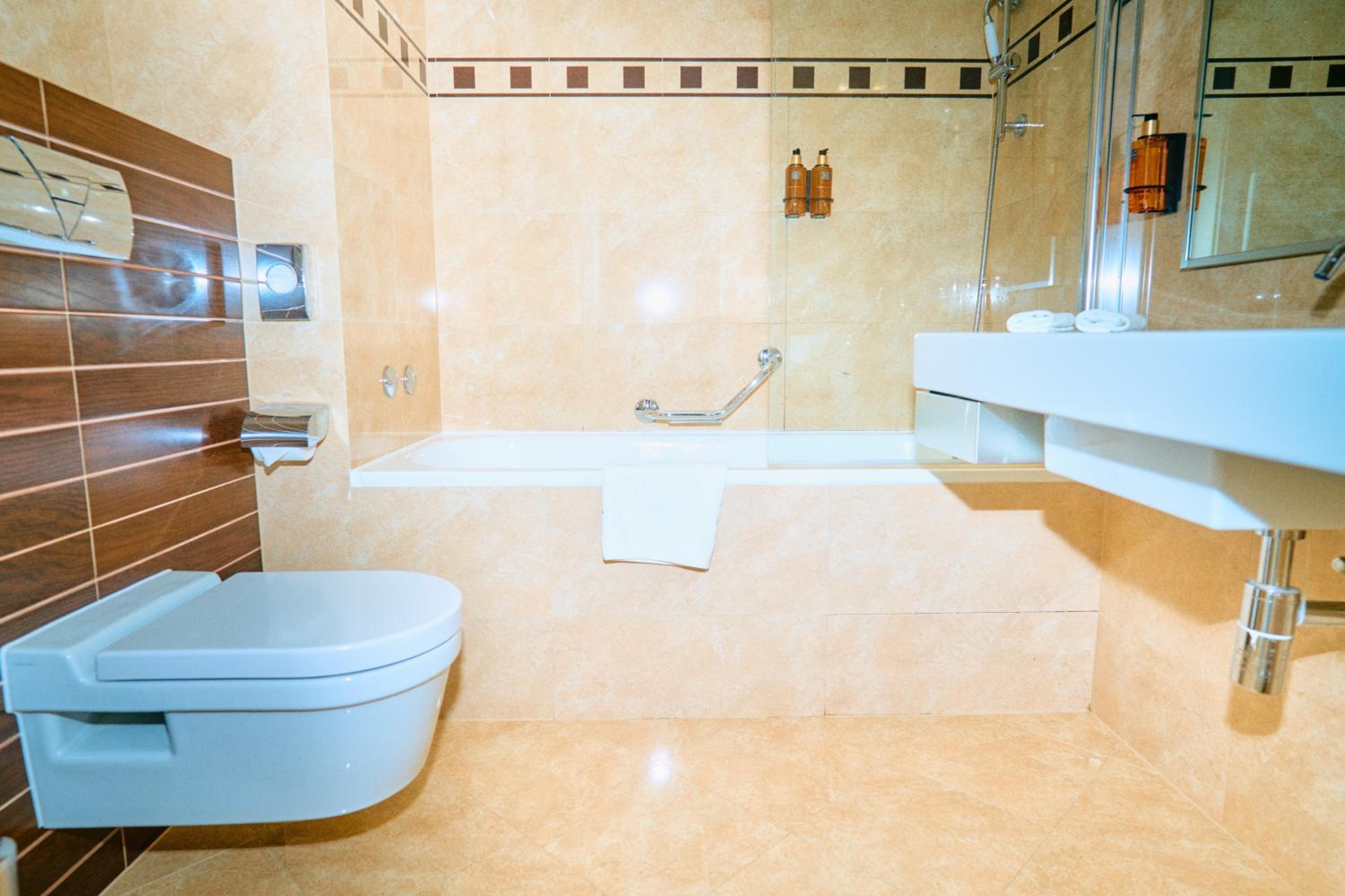 Standard Twin Room - Photo 2