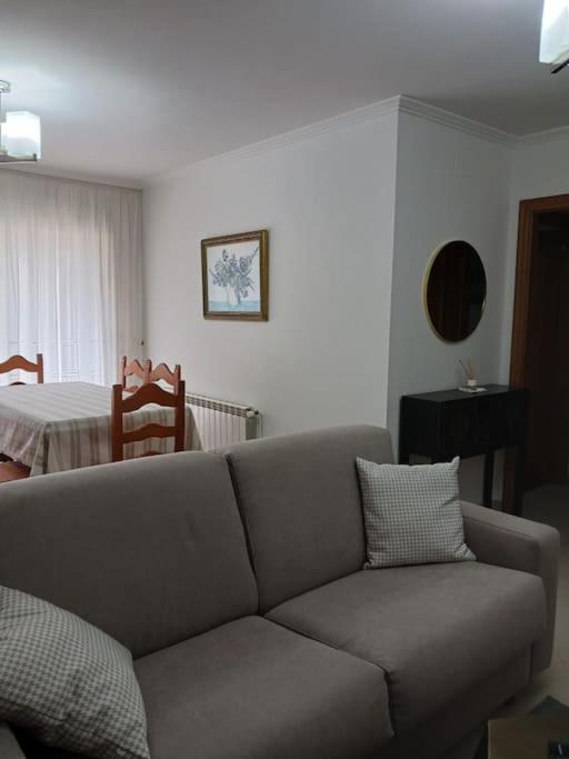 Apartamento de Tres Habitaciones - Frente al Mar