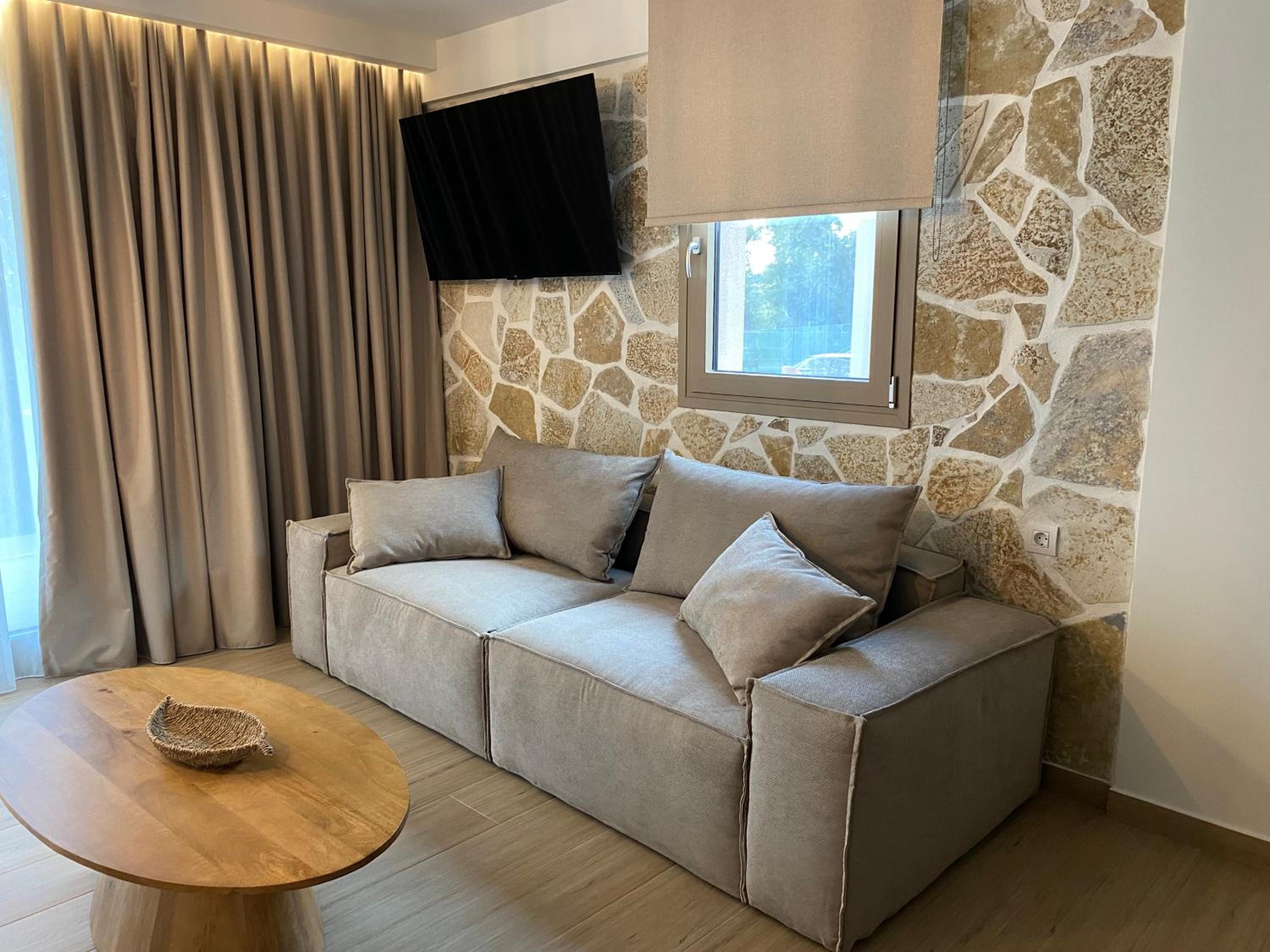 Superior Family Room - Photo 3