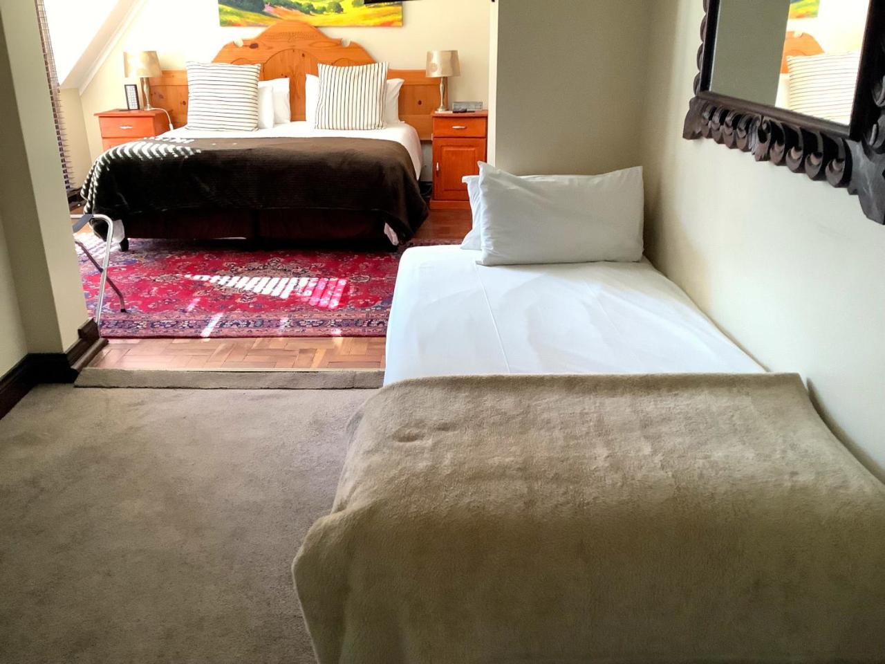 Family Room with Private Bathroom photo 2