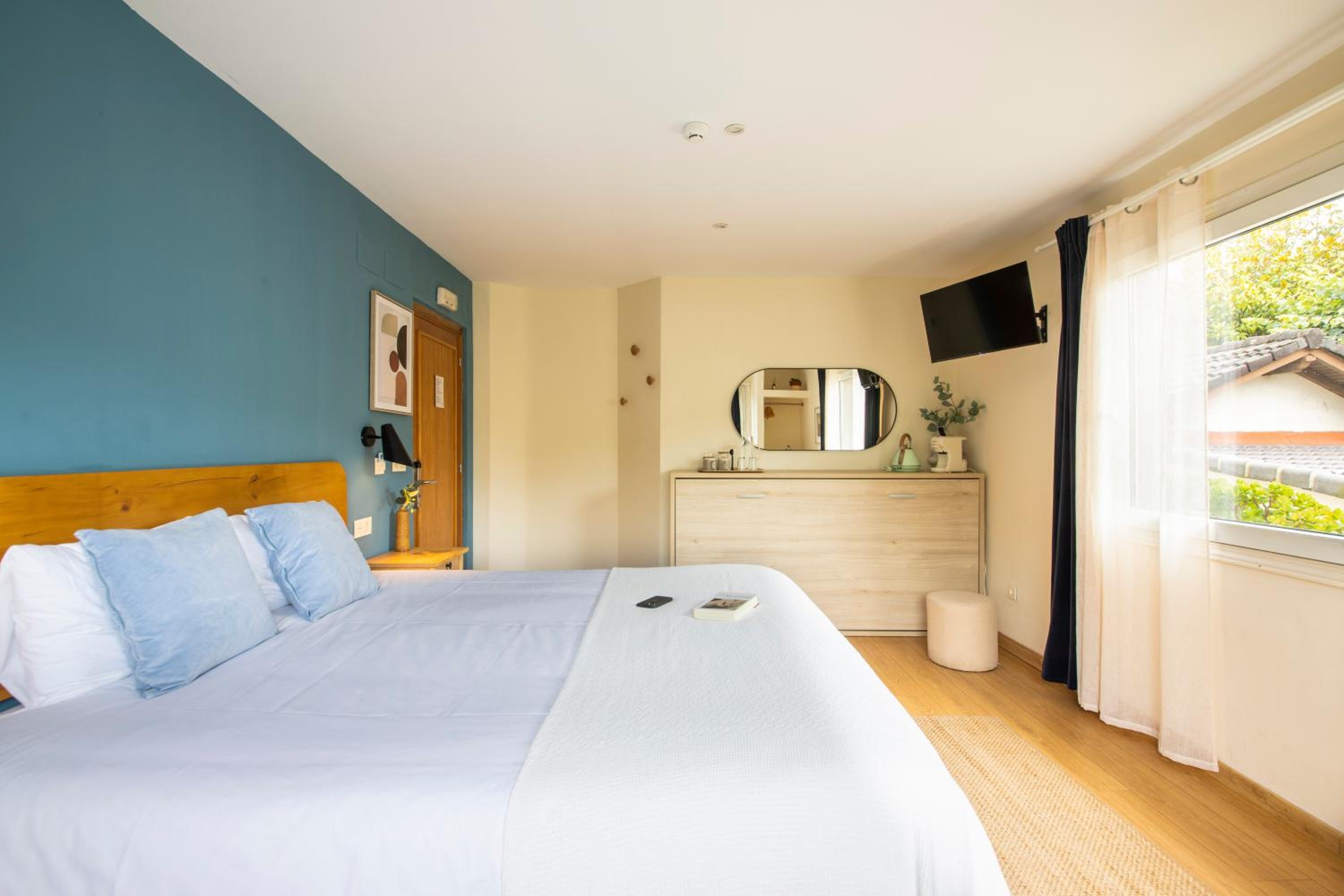 Superior Quadruple Room with Private Bathroom photo 2