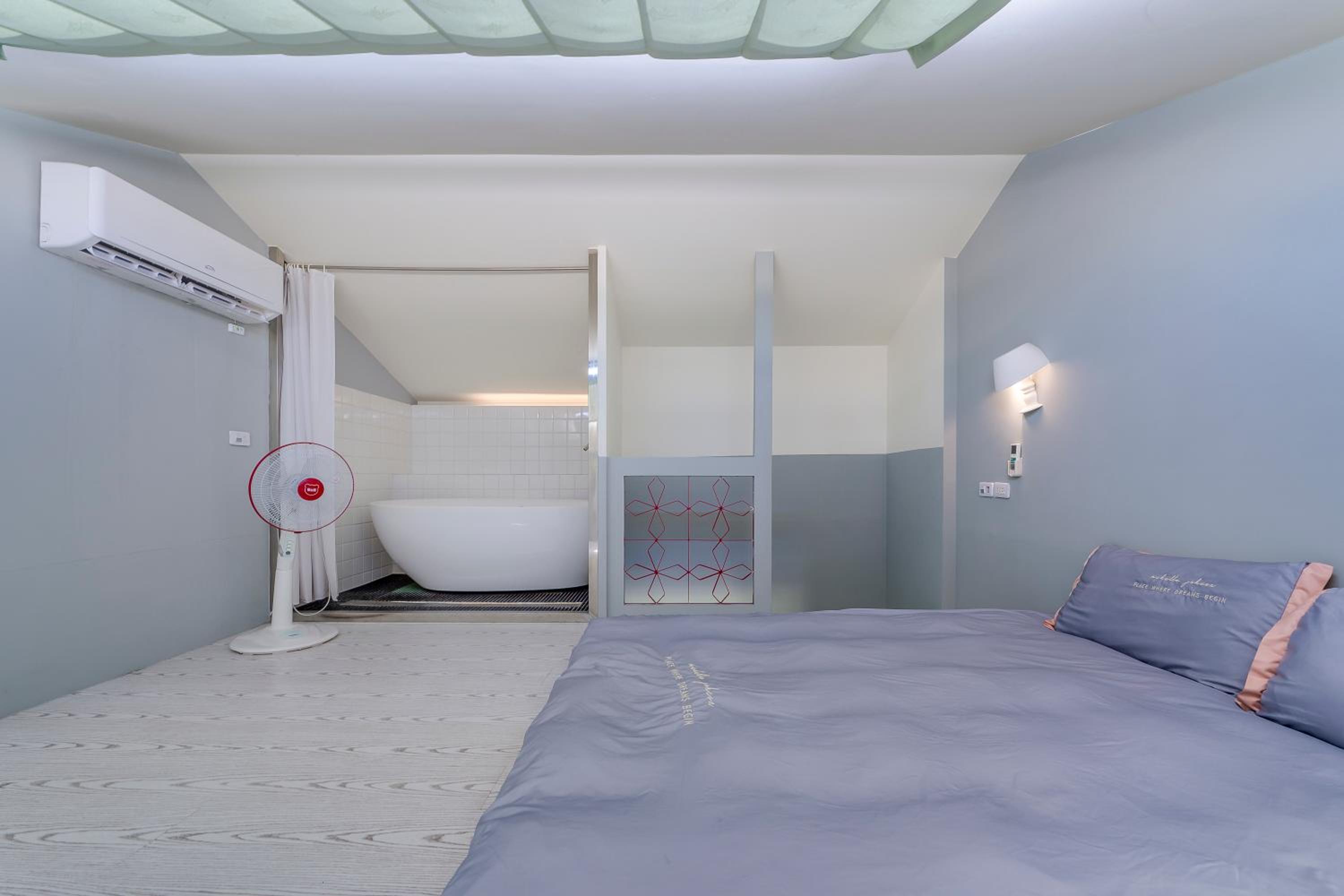 Deluxe Double Room With Balcony And Sea View - Photo 9