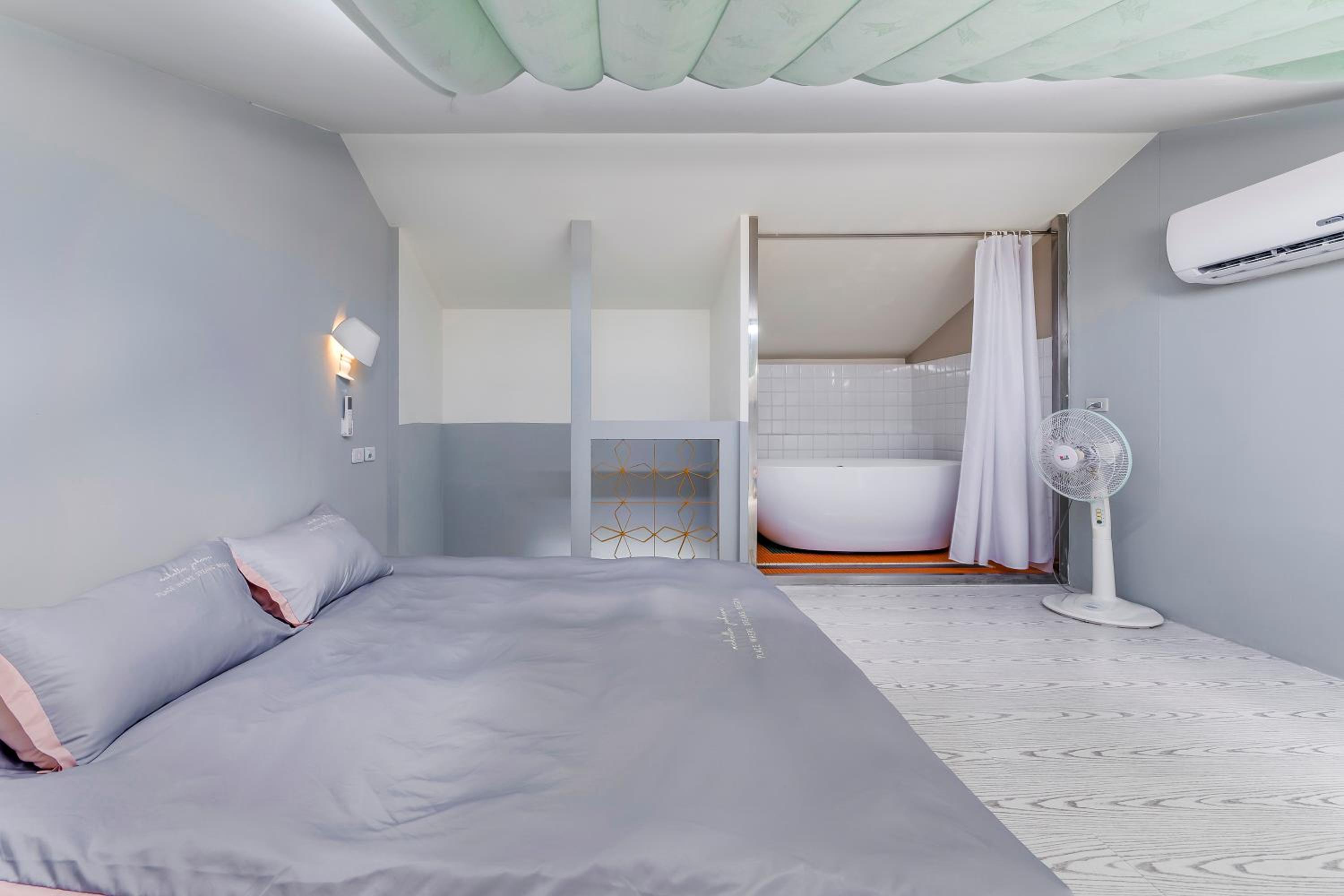 Deluxe Double Room With Balcony And Sea View - Photo 5