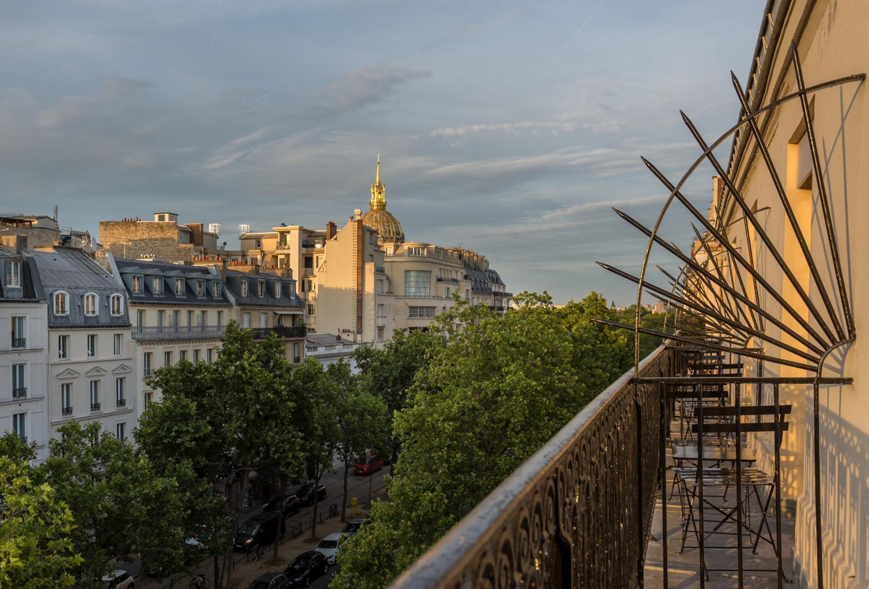 Double Room Baronne - Eiffel Tower Side View photo 2