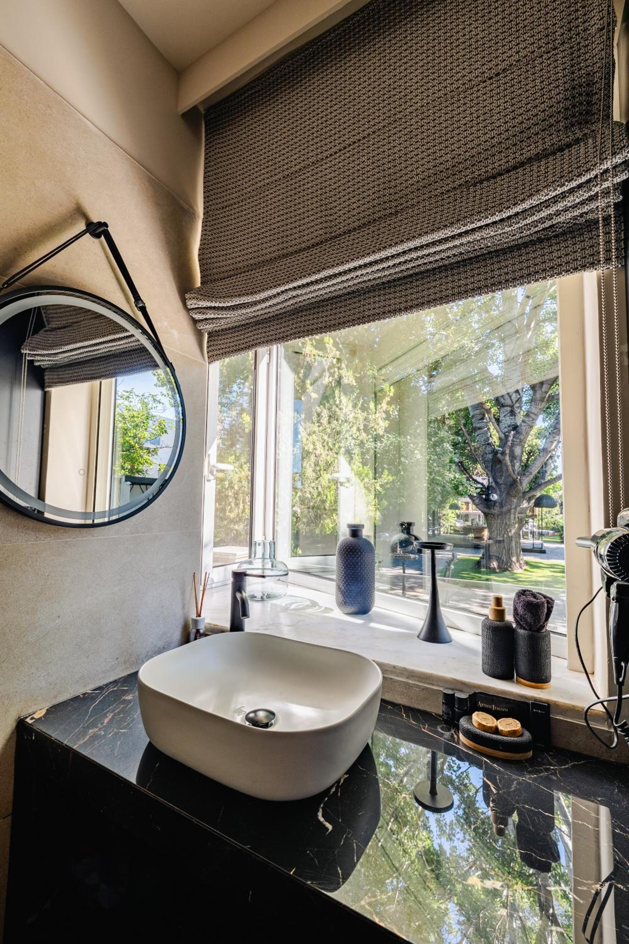 Executive Suite with Pool View - Photo 2
