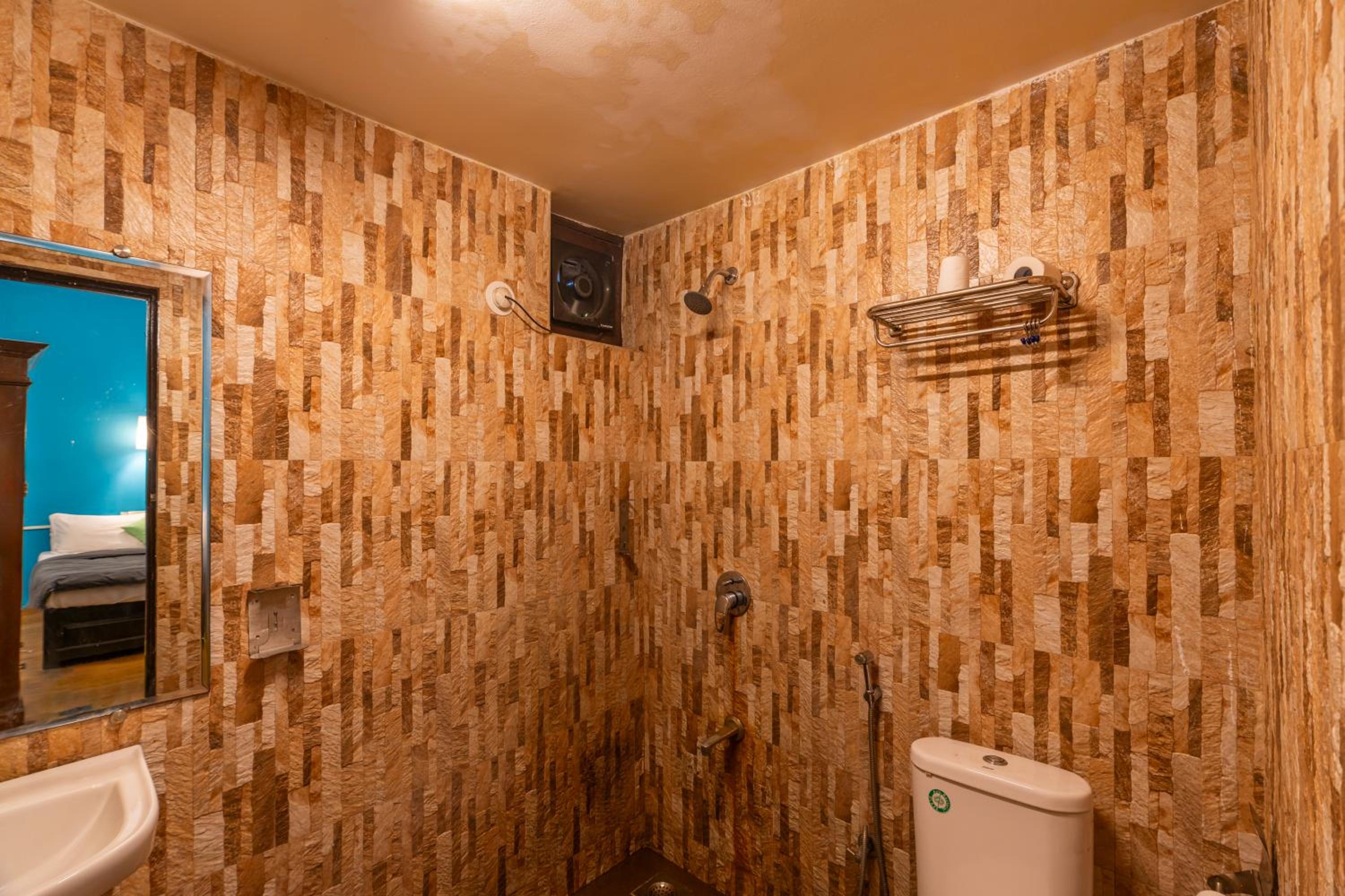 Family Room - Photo 7