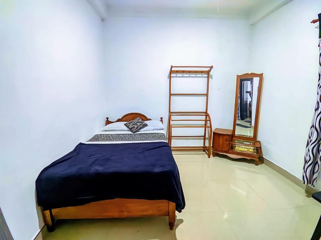 Budget Double Room photo 2