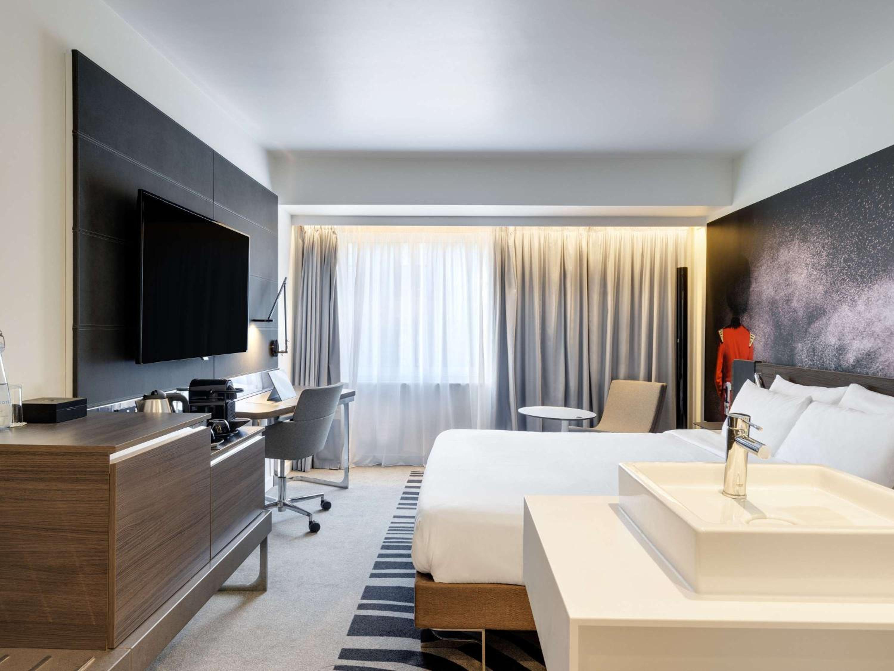 King Suite with Sofa-Bed