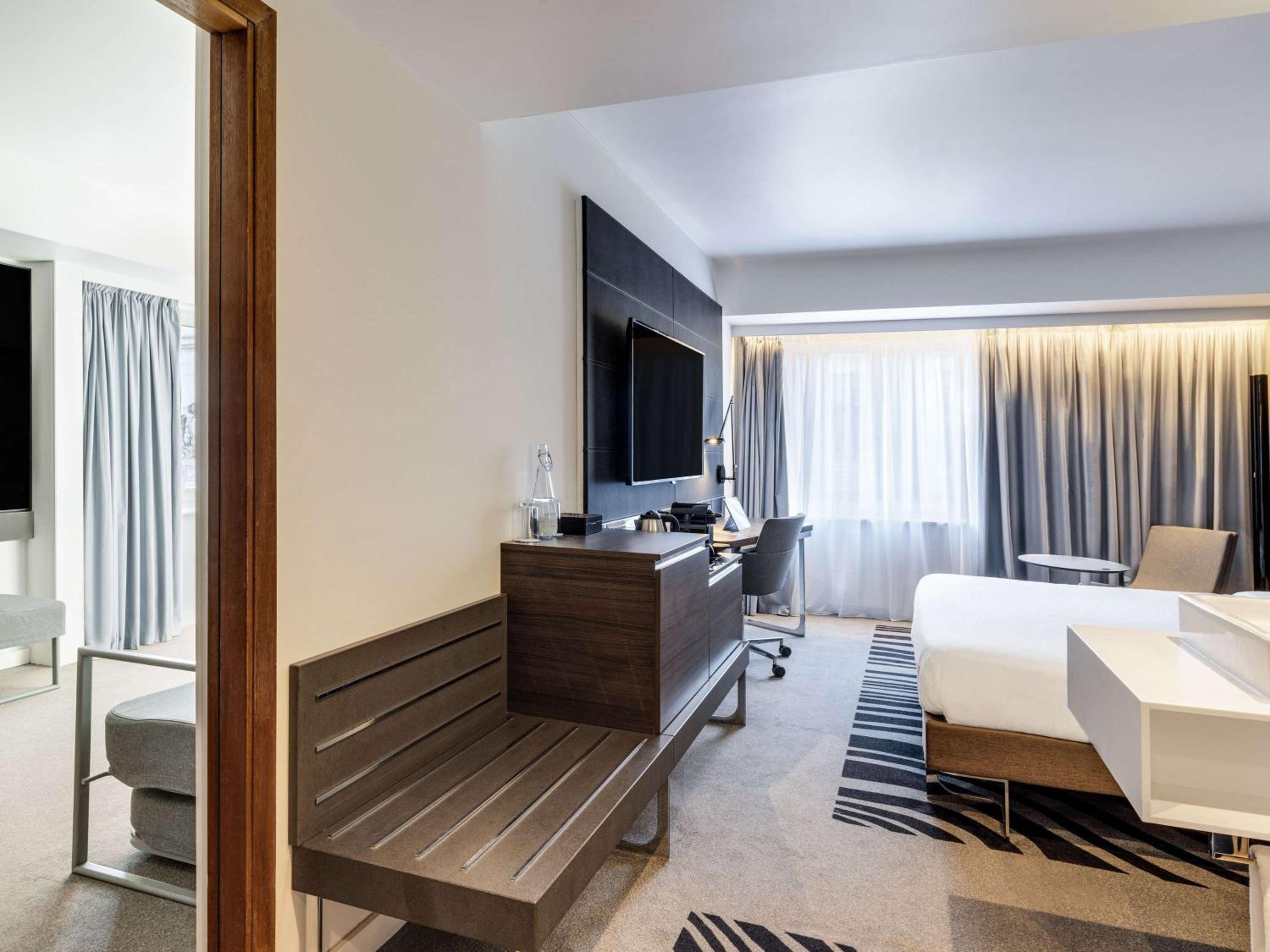 King Suite with Sofa-Bed thumbnail 6
