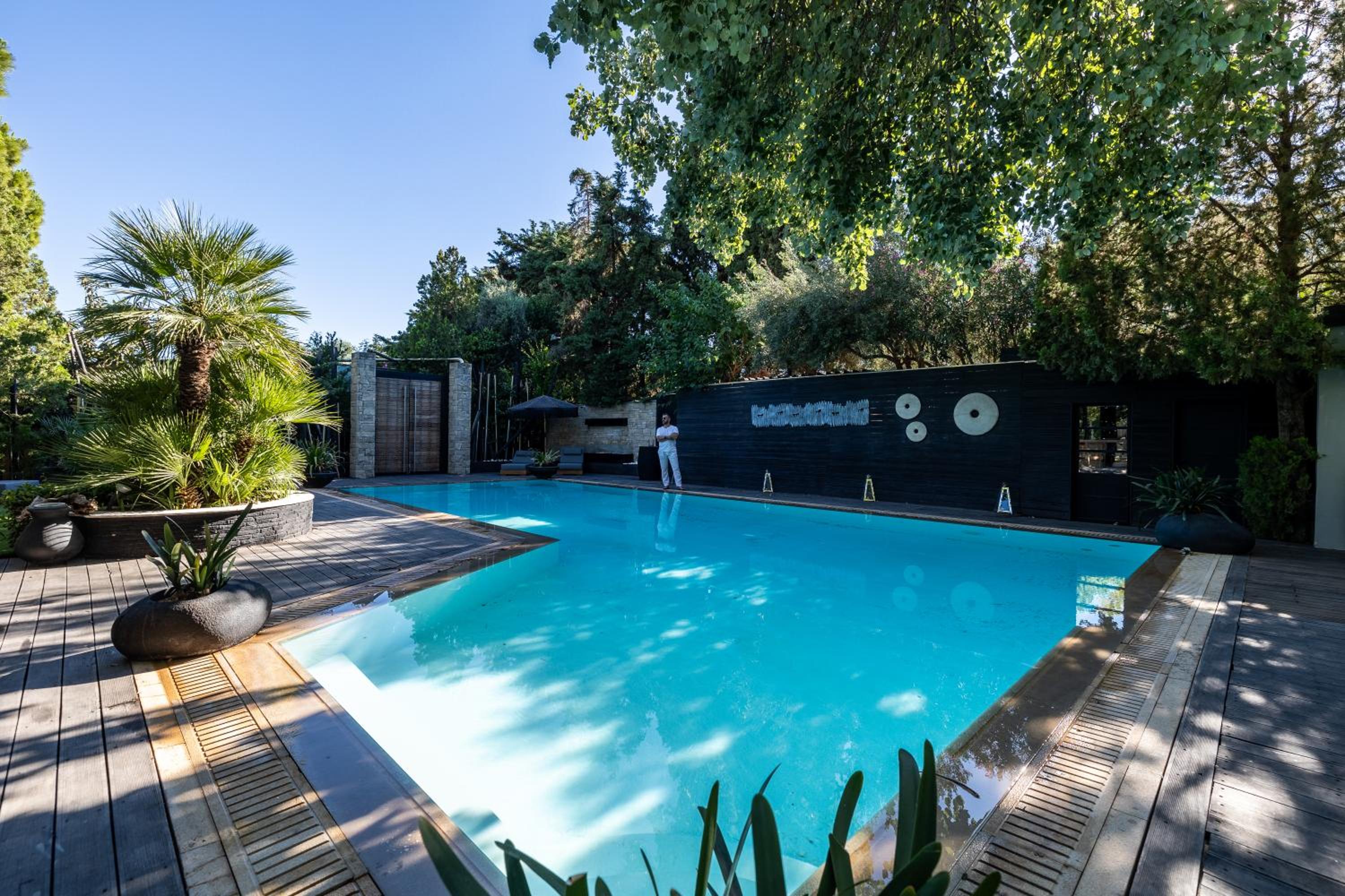 Executive Suite with Pool View - Photo 4