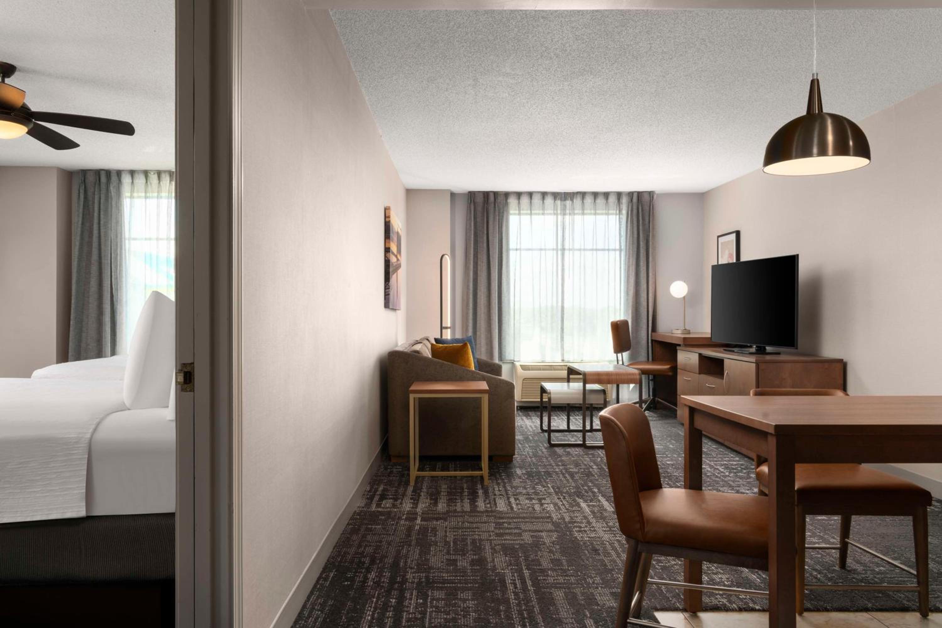 Two Bedroom Suite with One King and Two Queen Beds - Non-Smoking - Photo 1