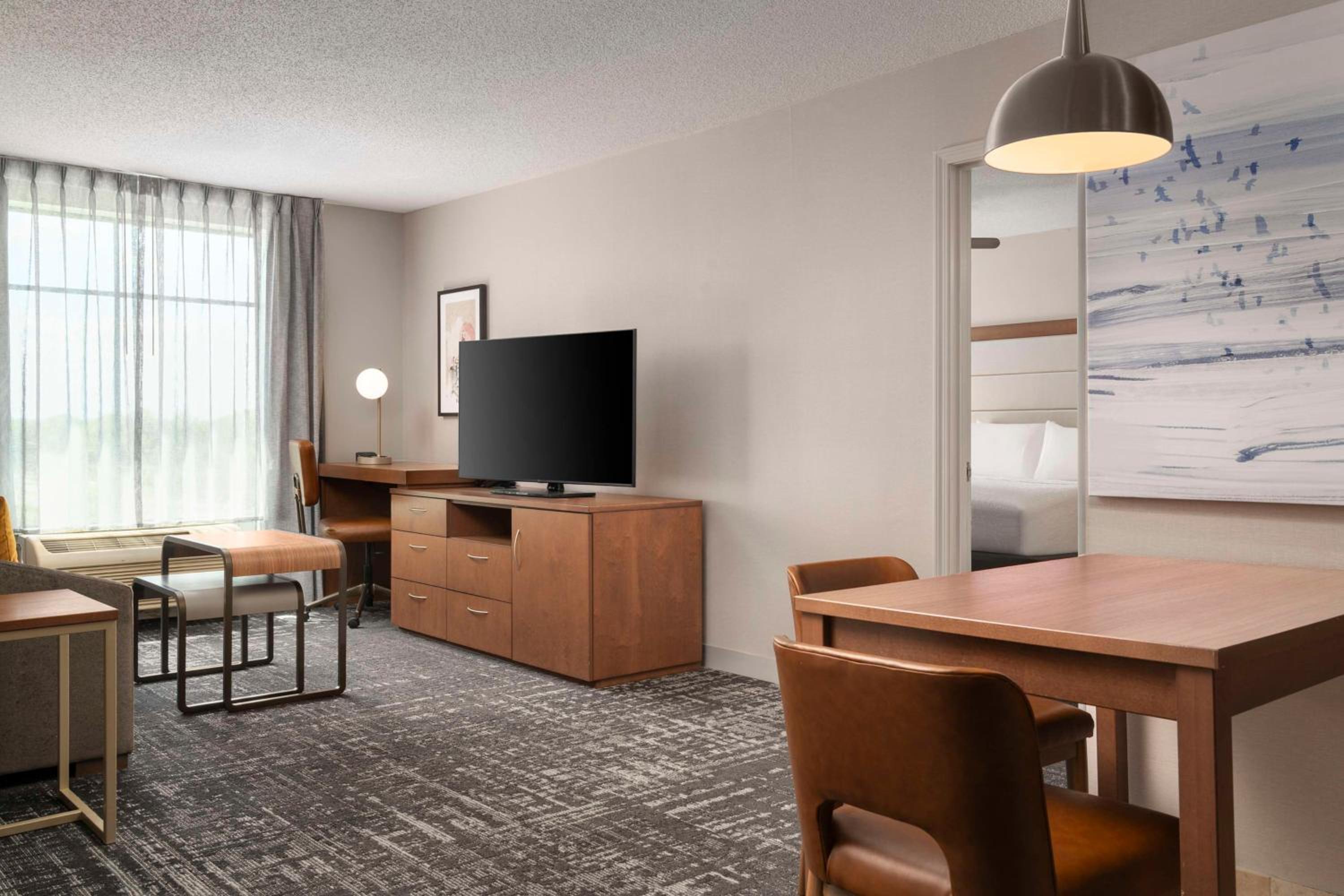 Two Bedroom Suite with One King and Two Queen Beds - Non-Smoking - Photo 7