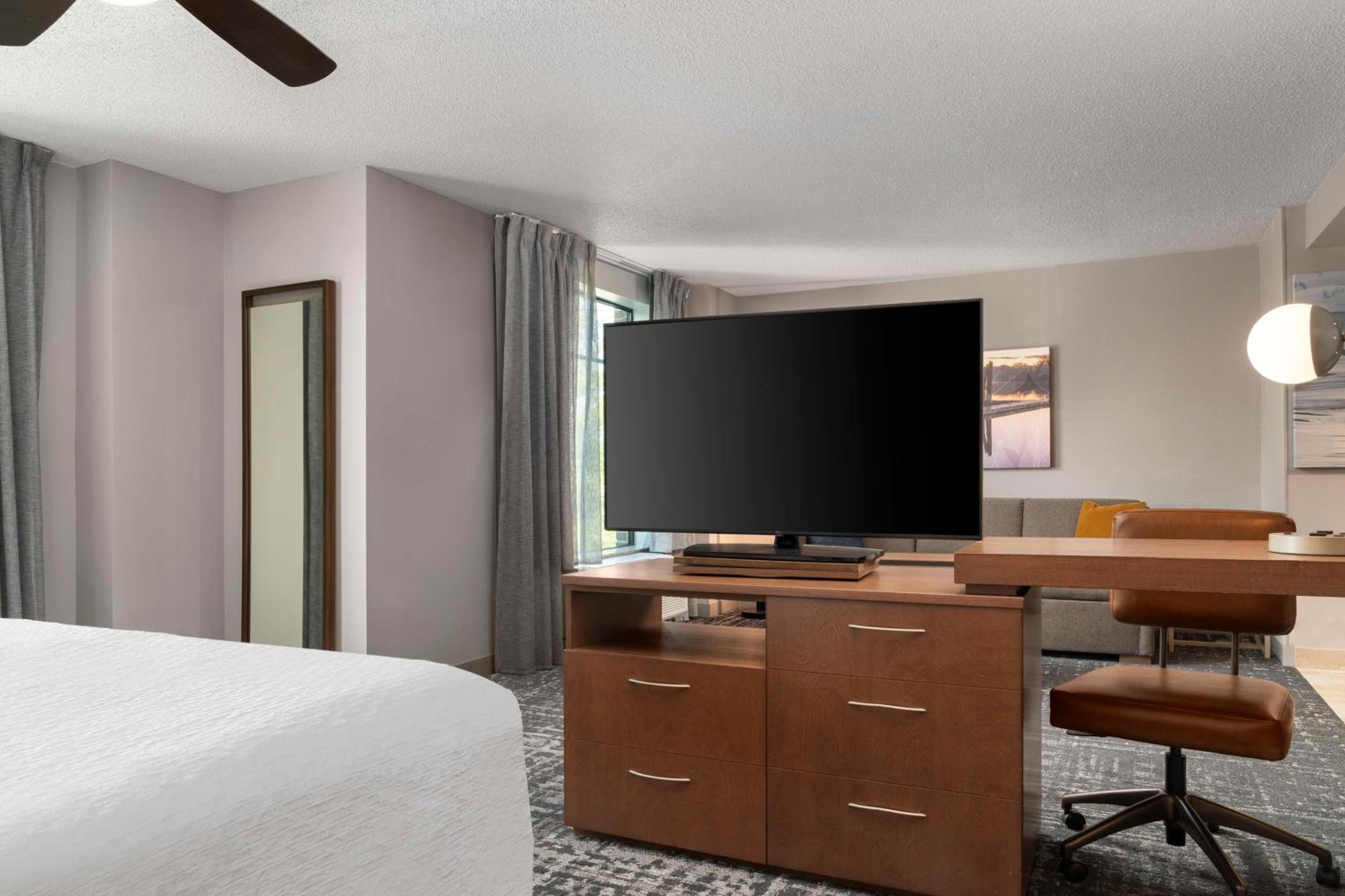 King Studio Suite - Non-Smoking - Photo 6