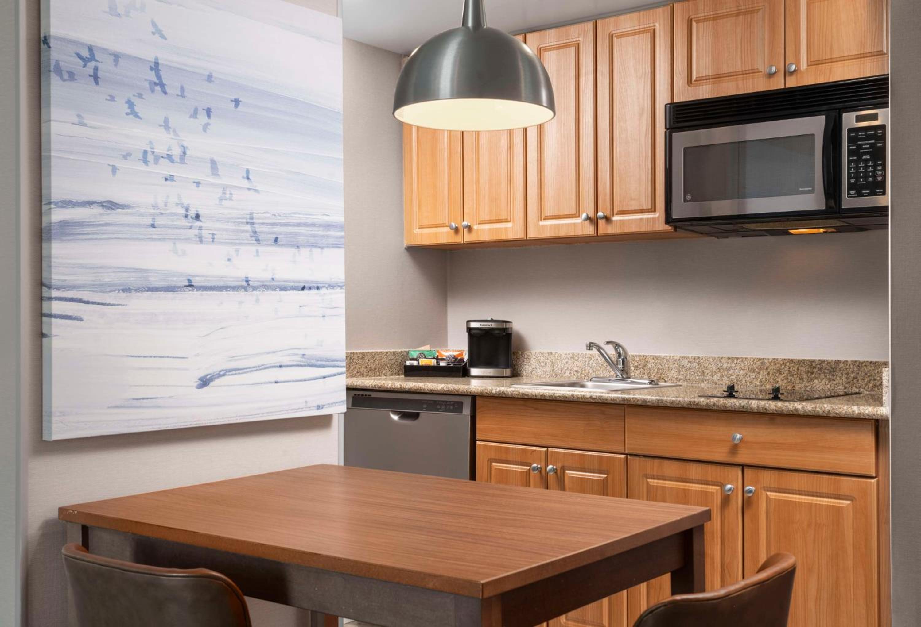 One-Bedroom King Suite - Non-Smoking - Photo 6