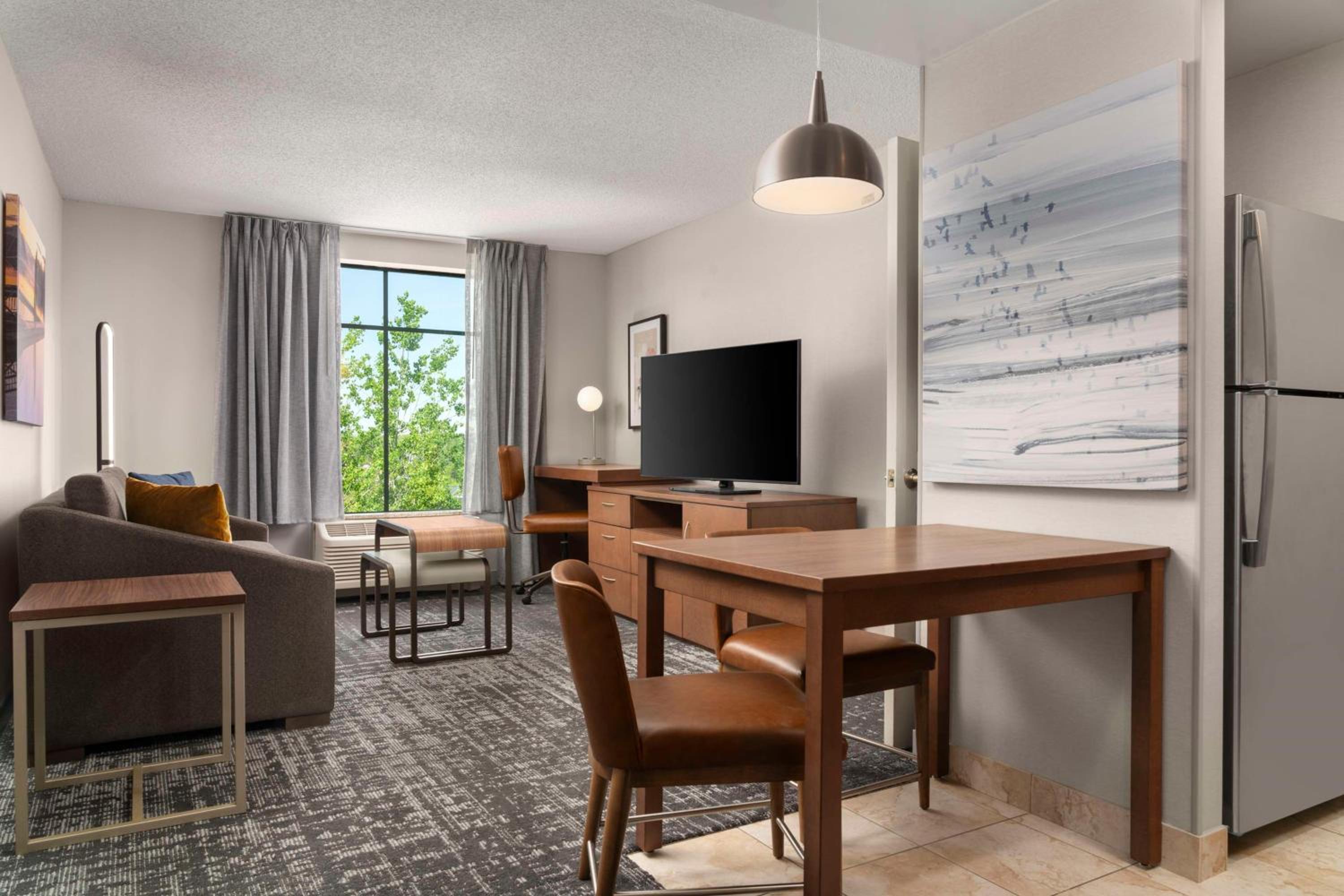 One-Bedroom King Suite - Non-Smoking - Photo 5