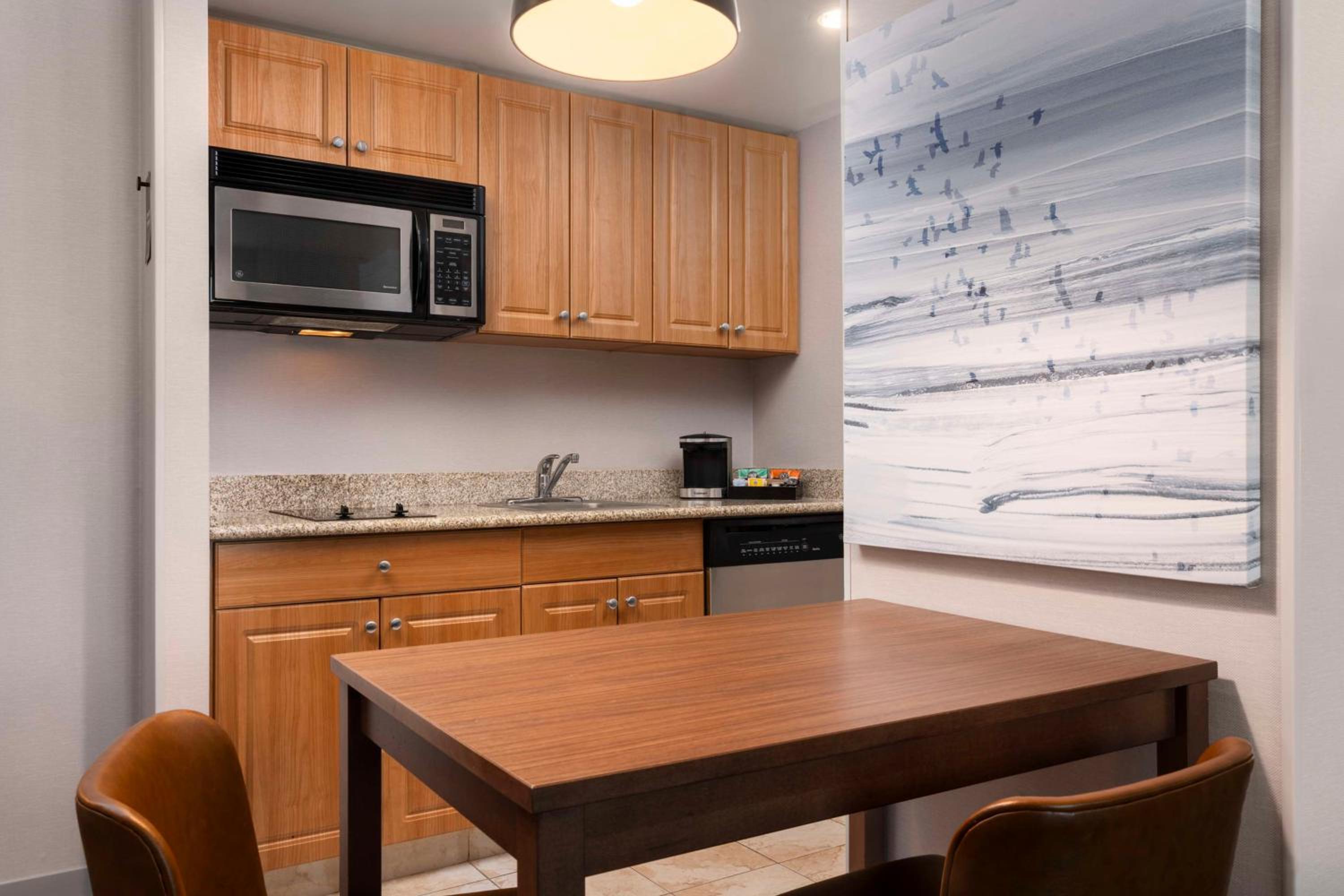 One-Bedroom King Suite - Non-Smoking - Photo 7