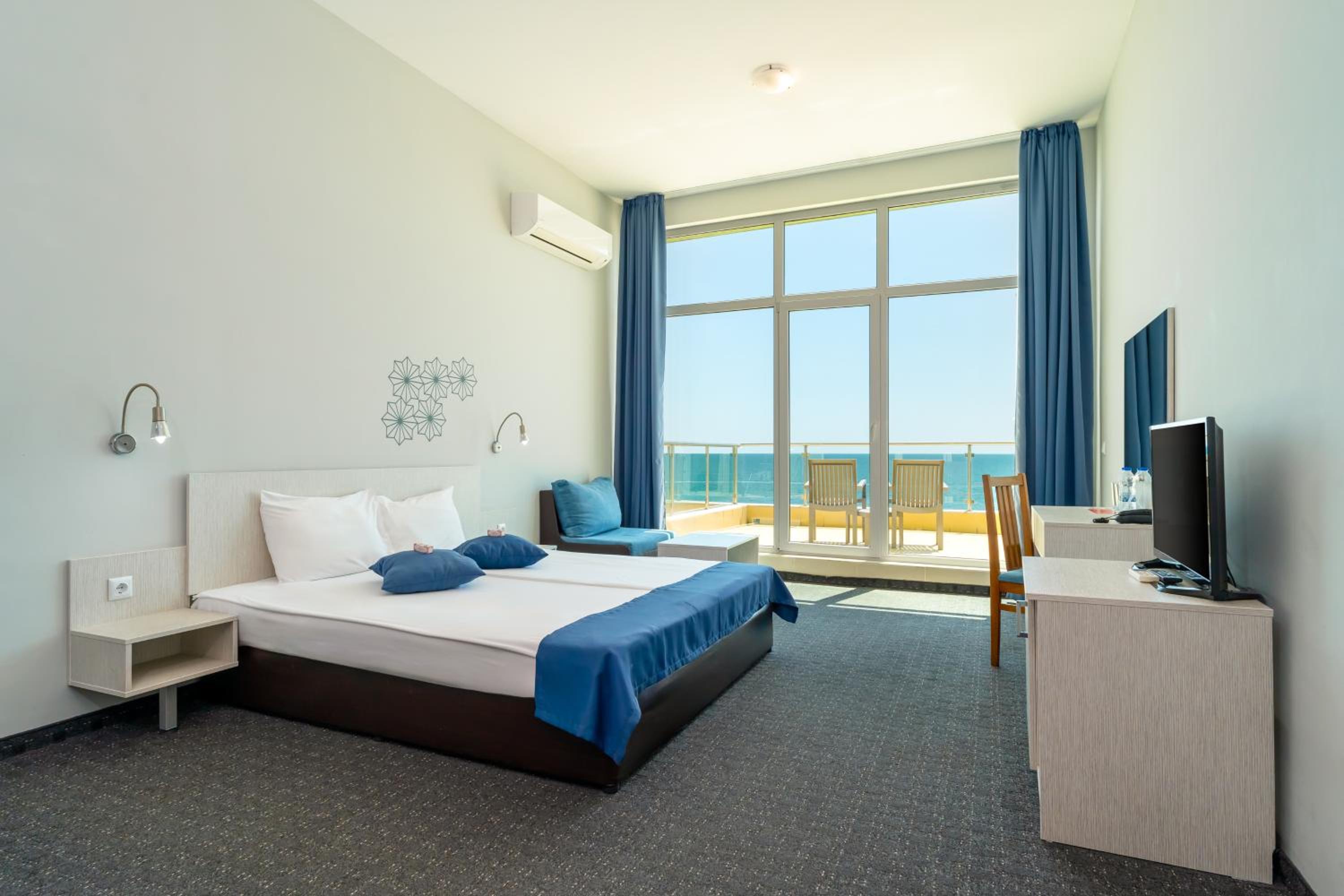 Family Room – Free Beach Access