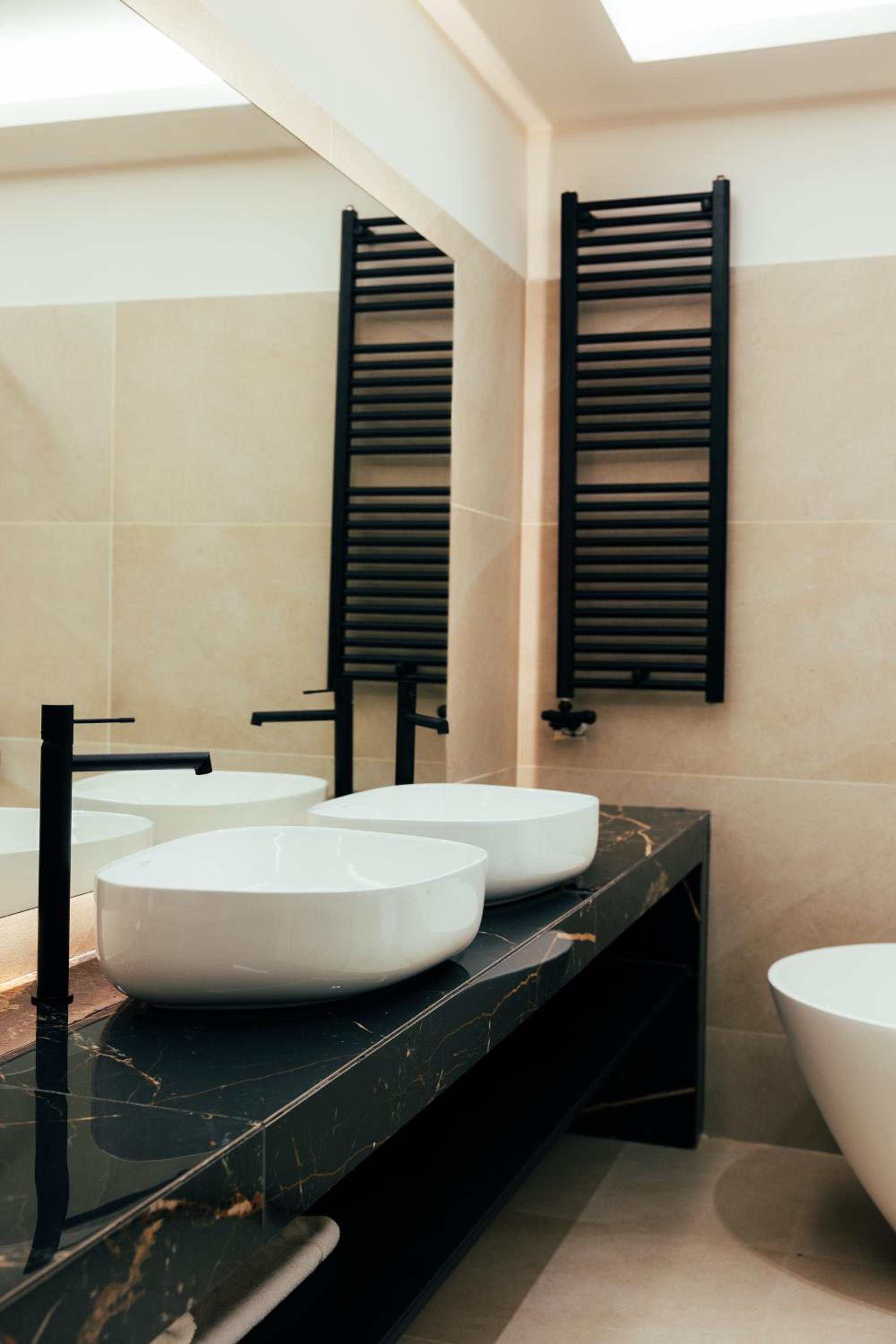 Bungalow Suite with Outdoor Jacuzzi - Photo 2