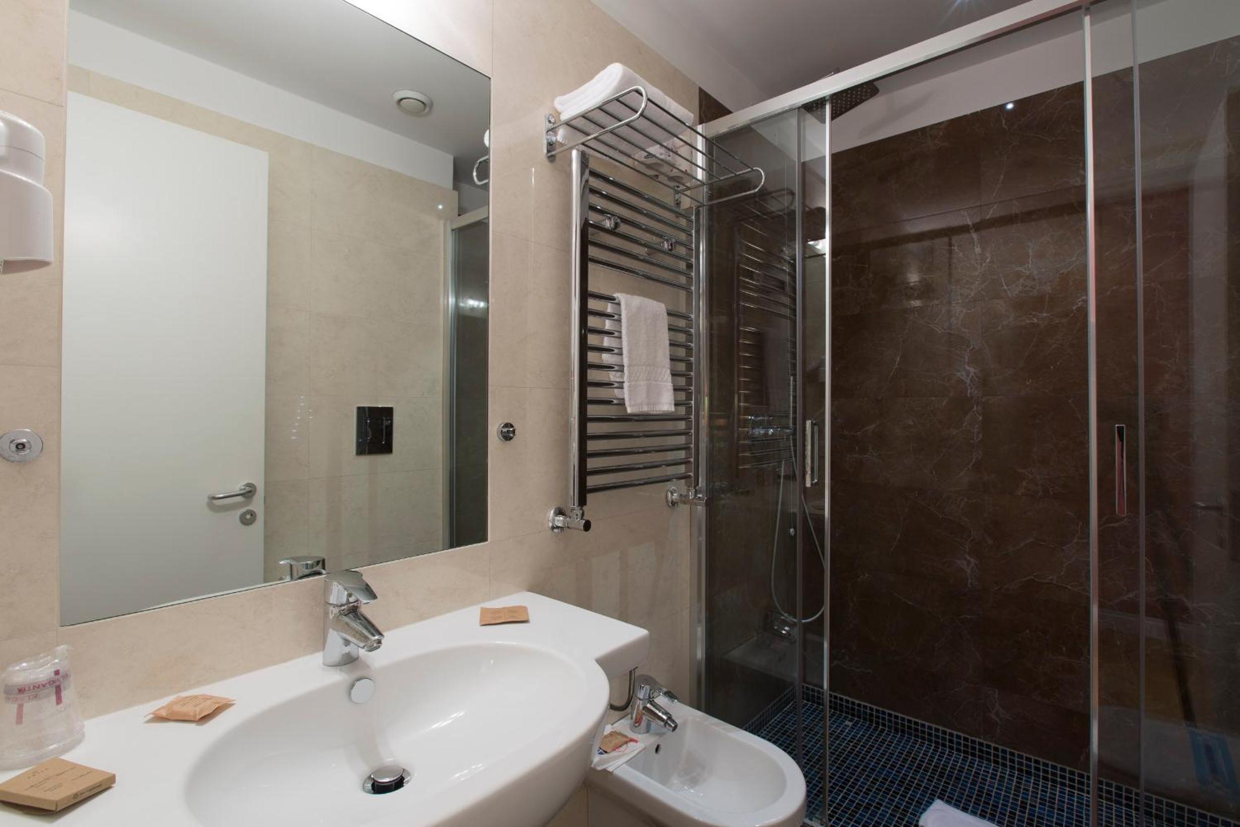 Comfort Single Room thumbnail 6
