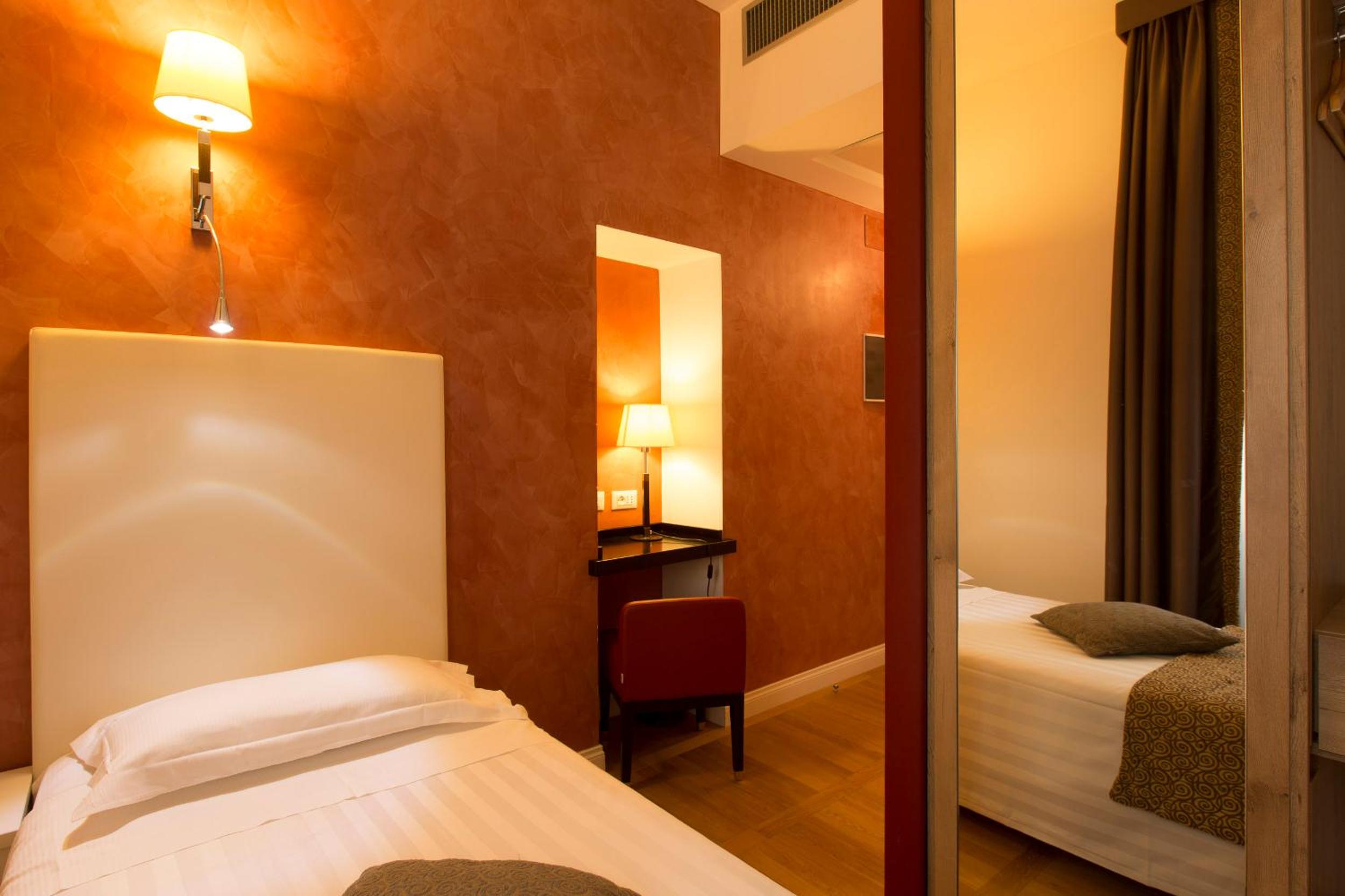 Comfort Single Room thumbnail 5