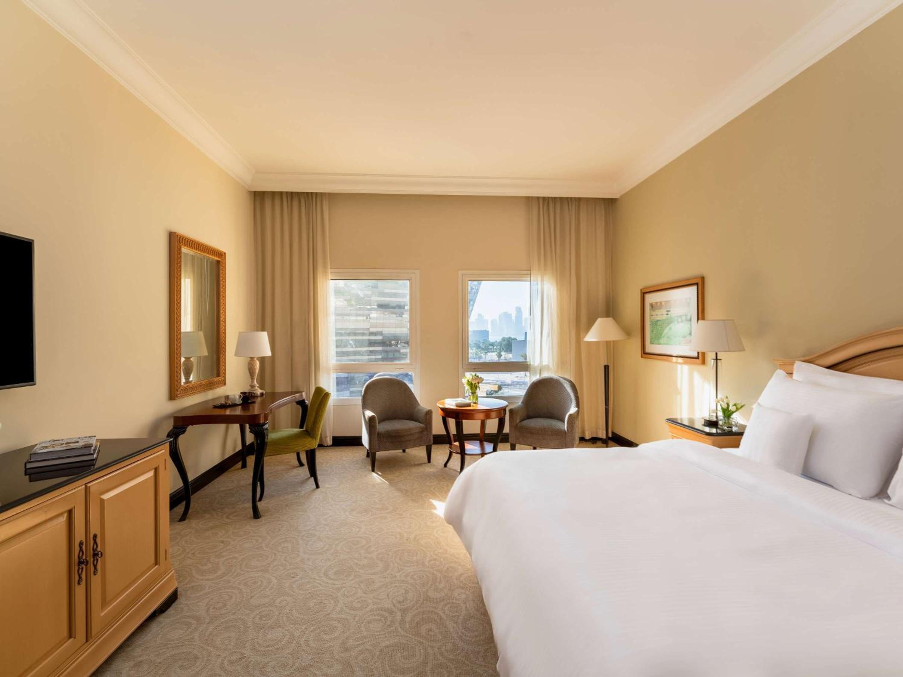 Deluxe King Room - Photo 12