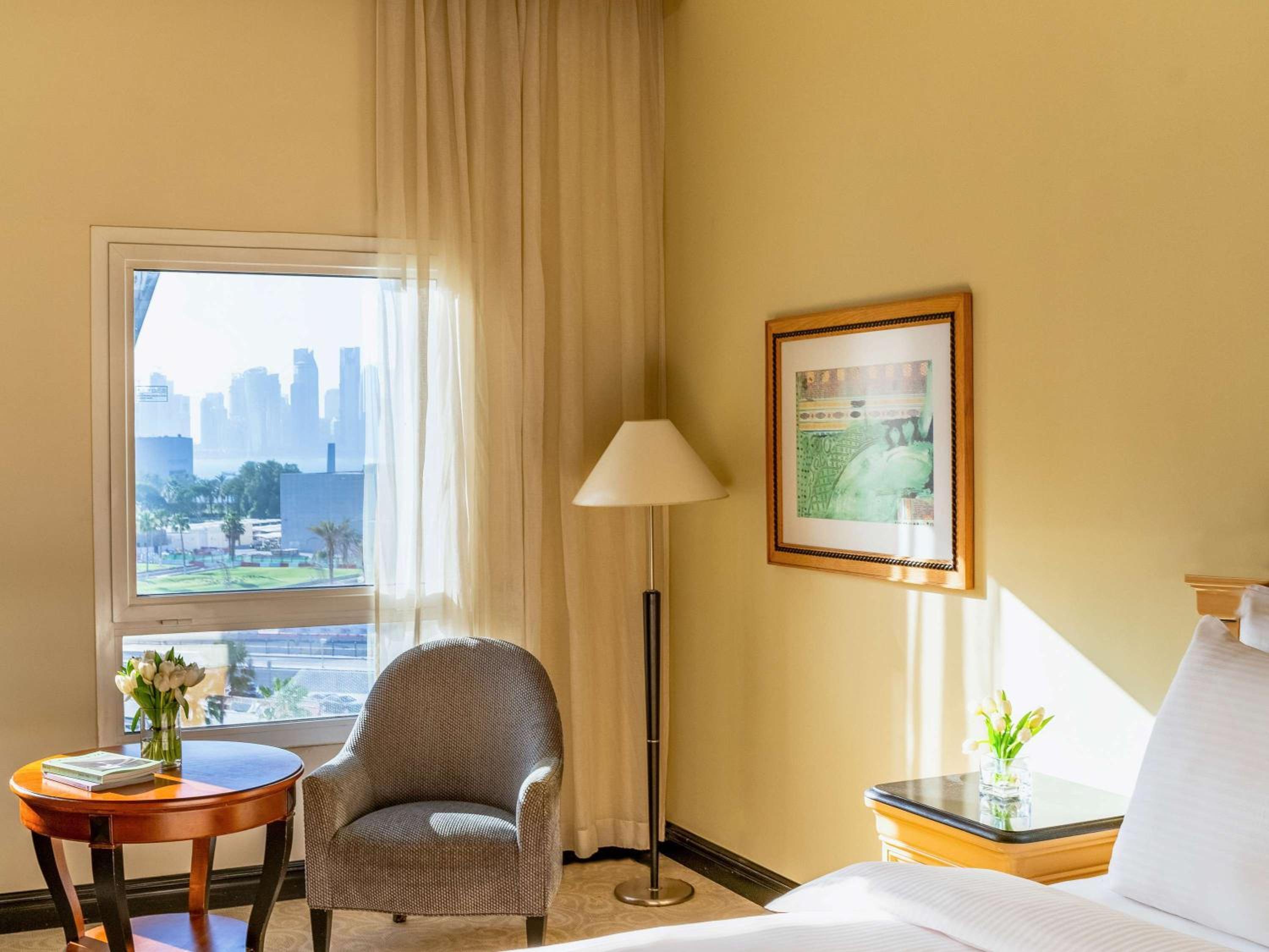 Deluxe King Room - Photo 2