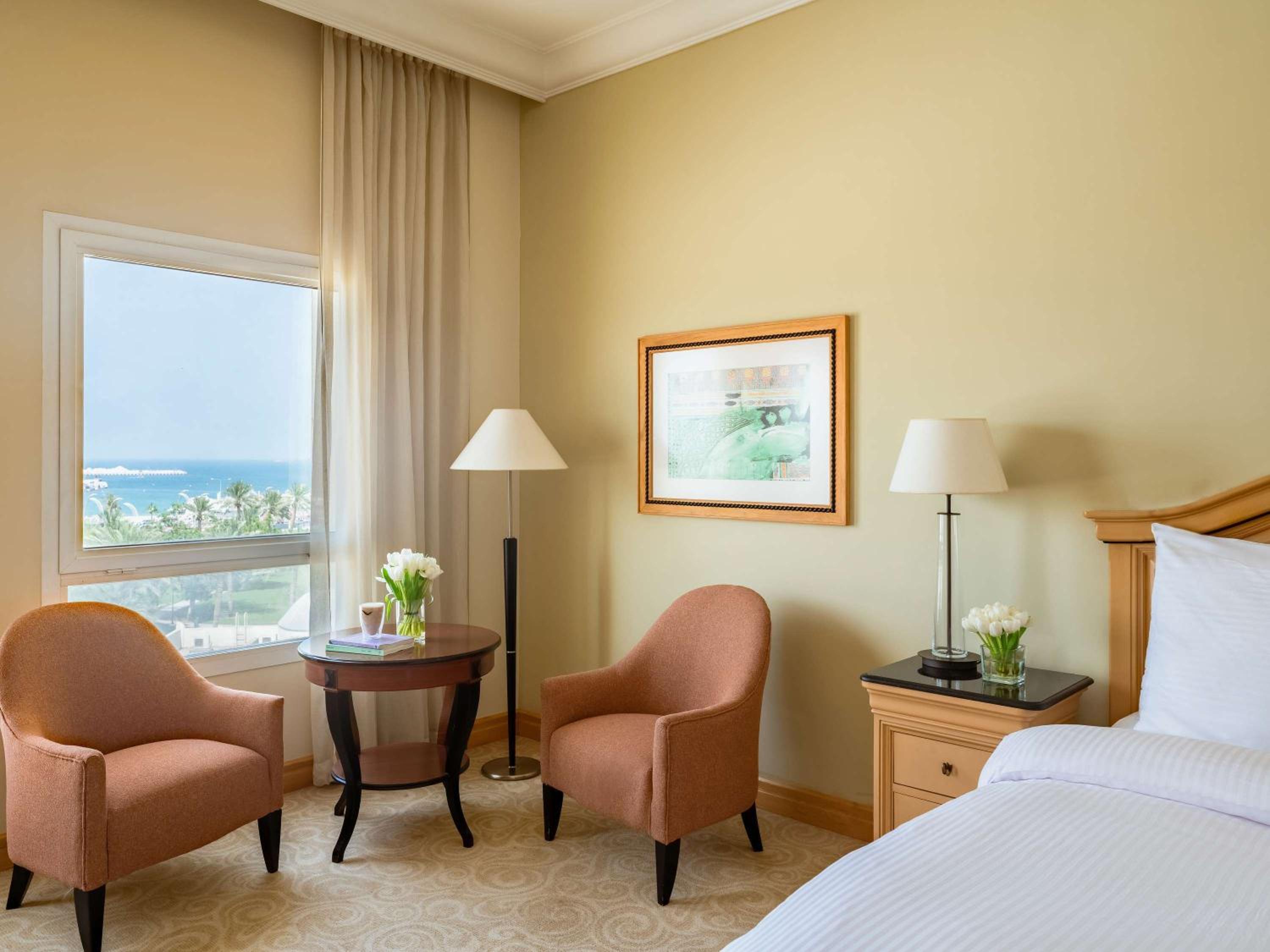 Deluxe King Room - Photo 4
