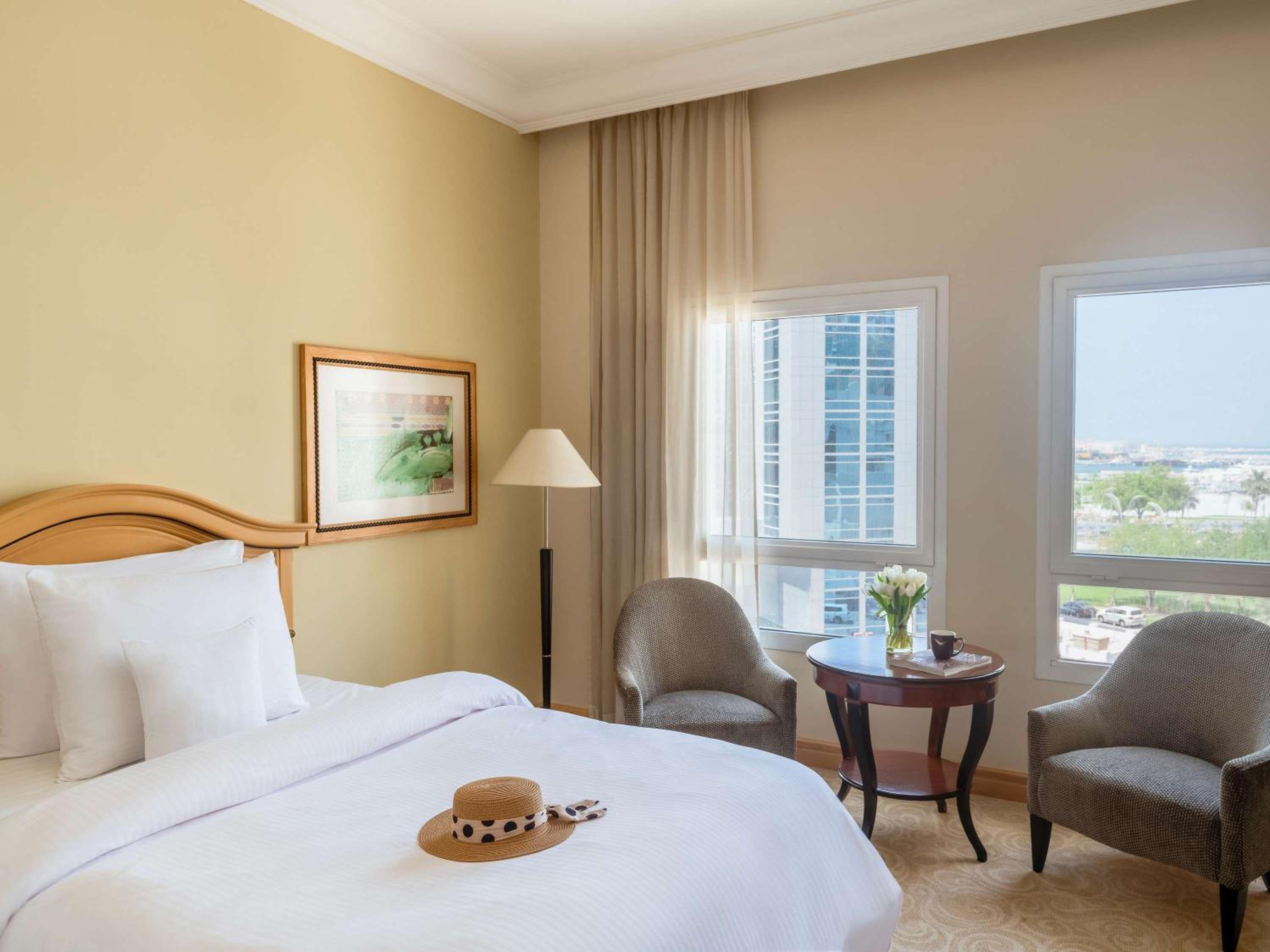 Deluxe King Room - Photo 11