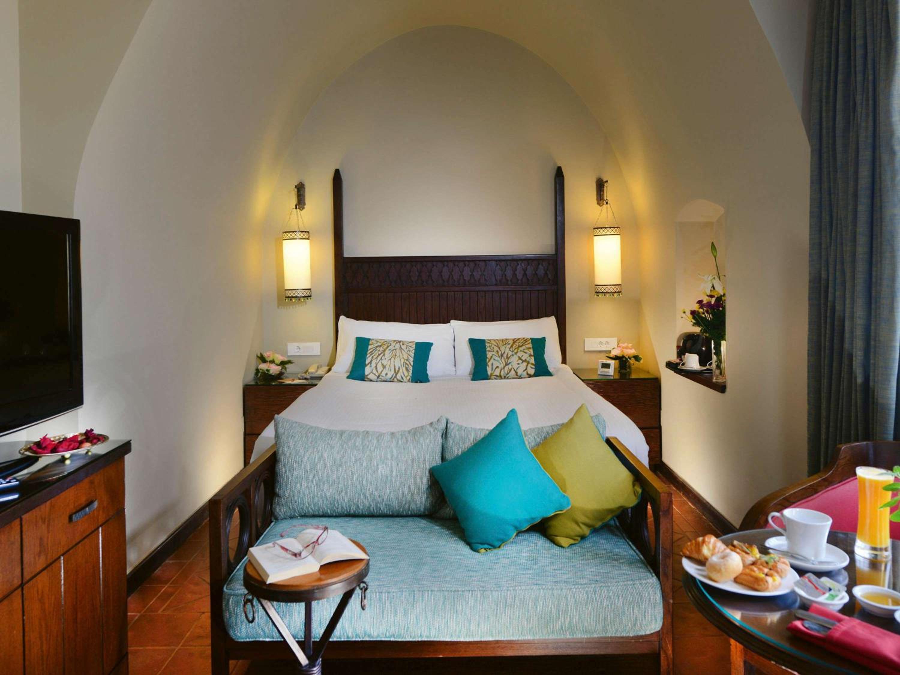 Queen Room with Sea View - Photo 2