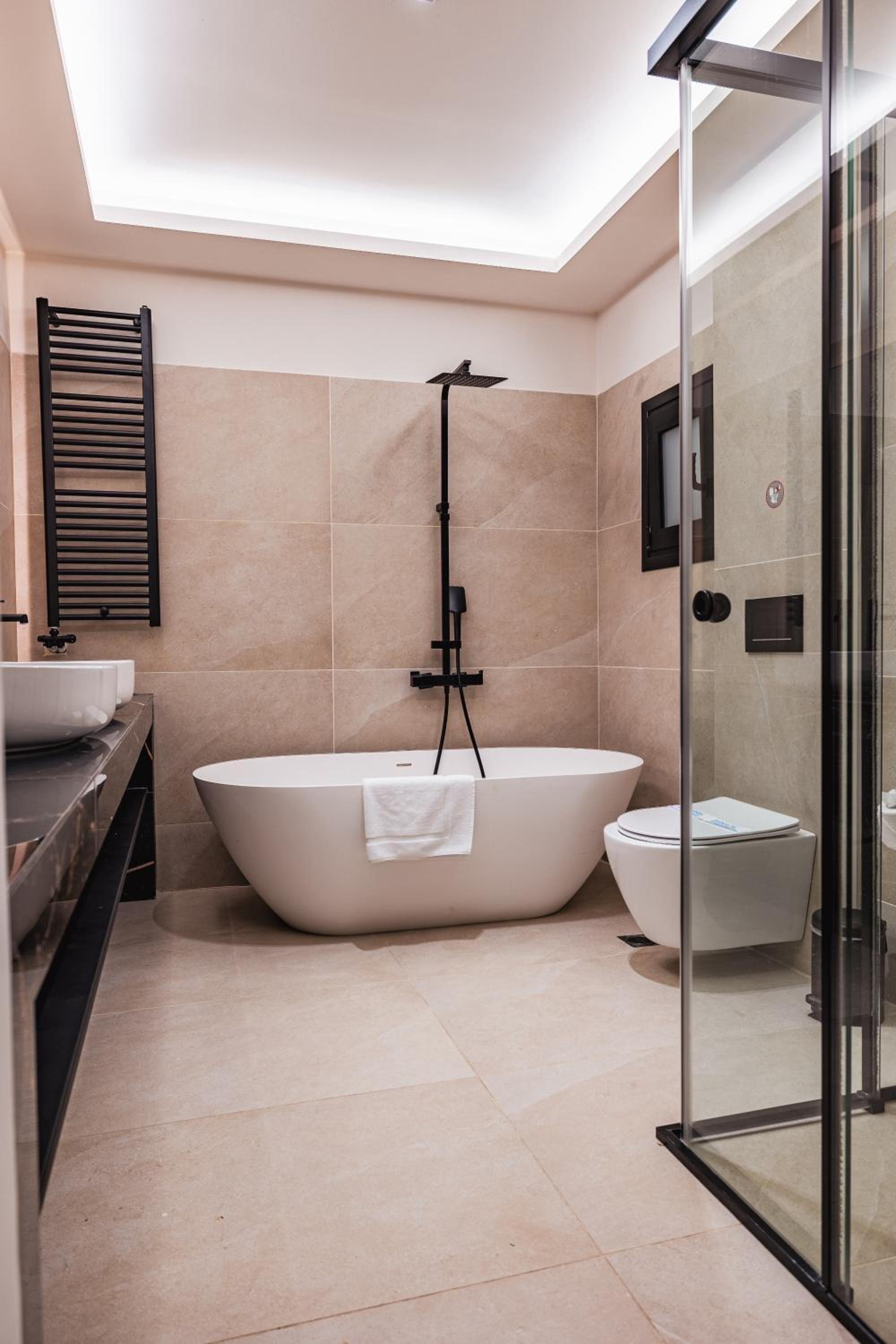 Bungalow Suite with Outdoor Jacuzzi - Photo 4