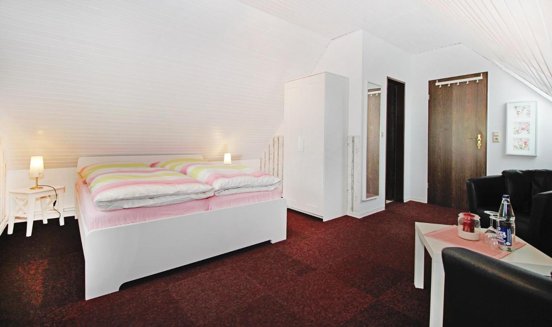 Double Room - Attic with Garden View photo 1