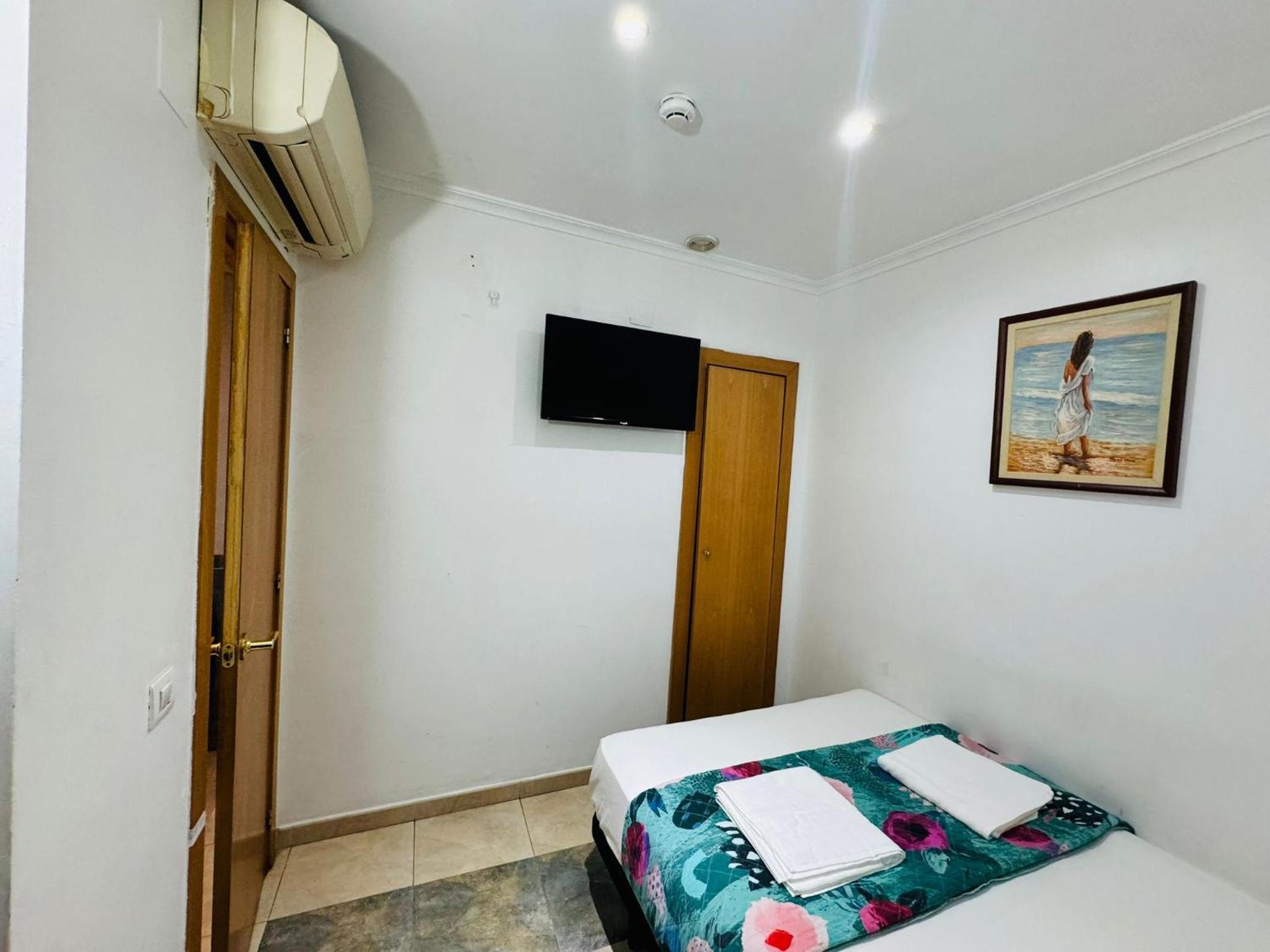 Budget Double Room photo 2