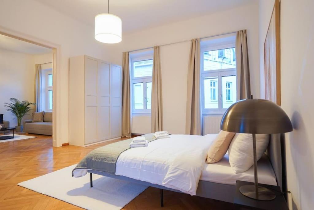 One-Bedroom Apartment photo 3