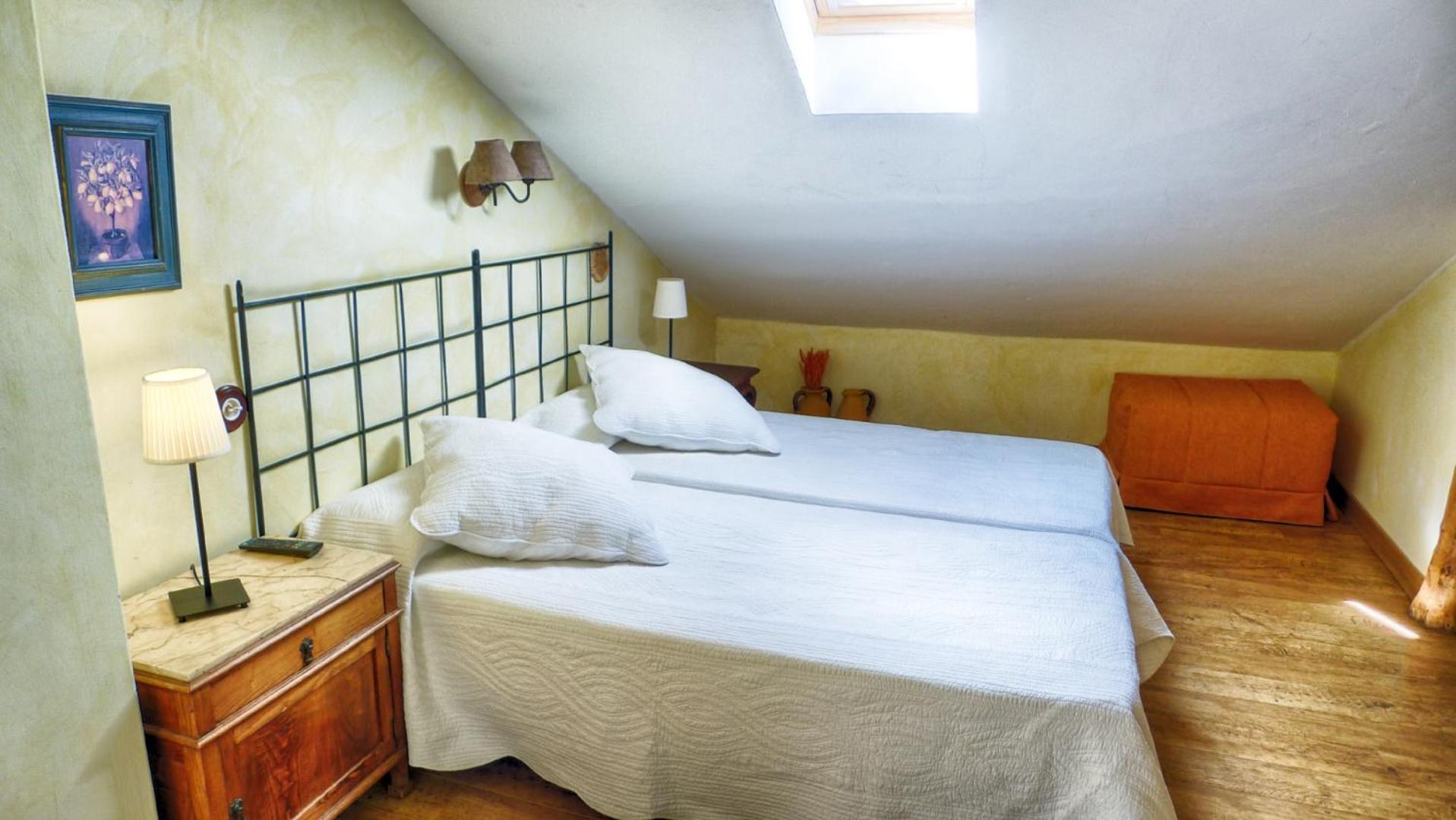Twin Room with Private Bathroom - Photo 1