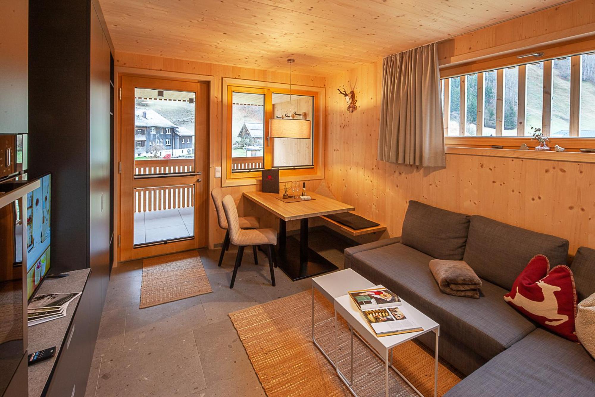 One-Bedroom Apartment C8 with Balcony and Mountain View   photo 3