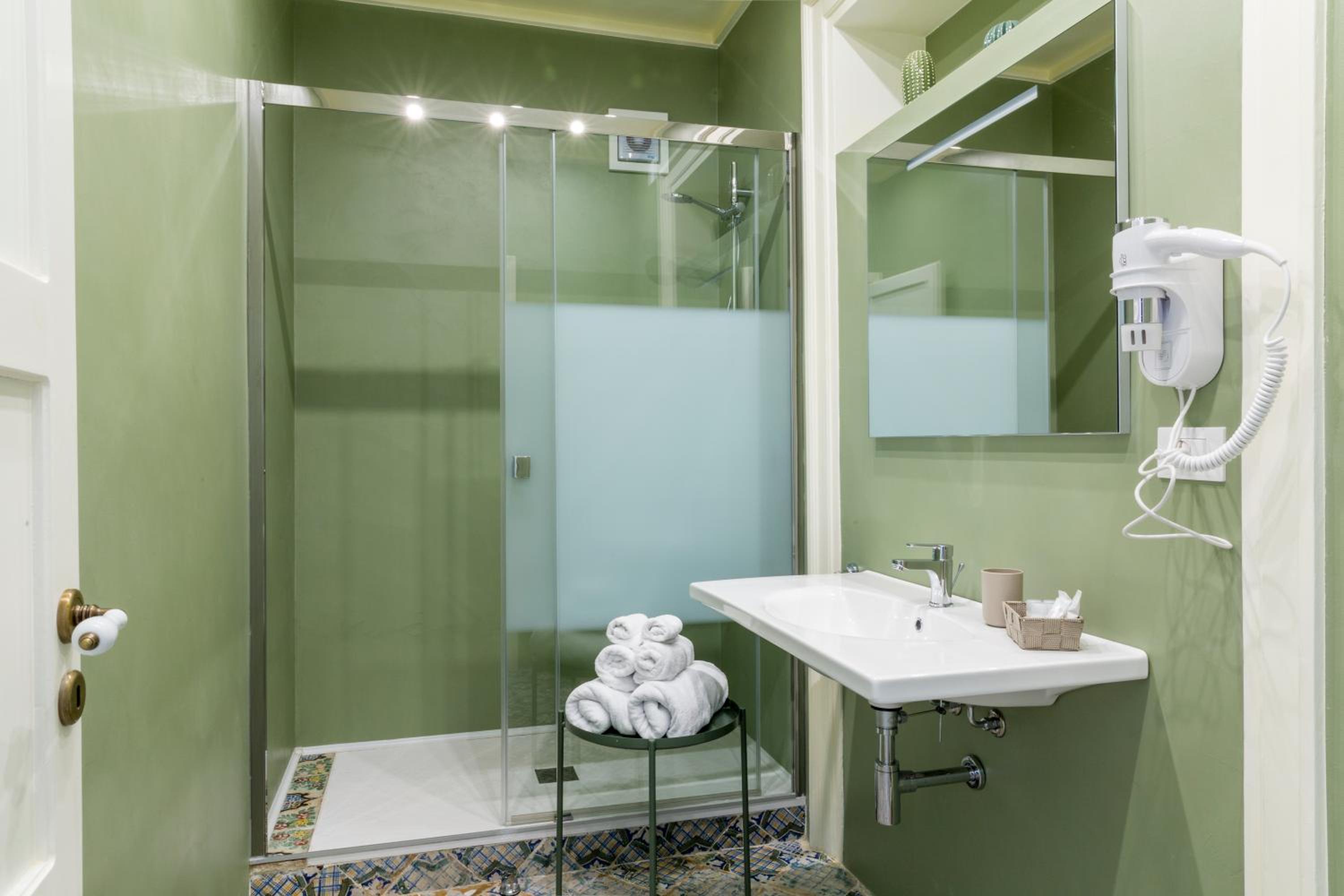 Deluxe Double Room with Balcony - Photo 3