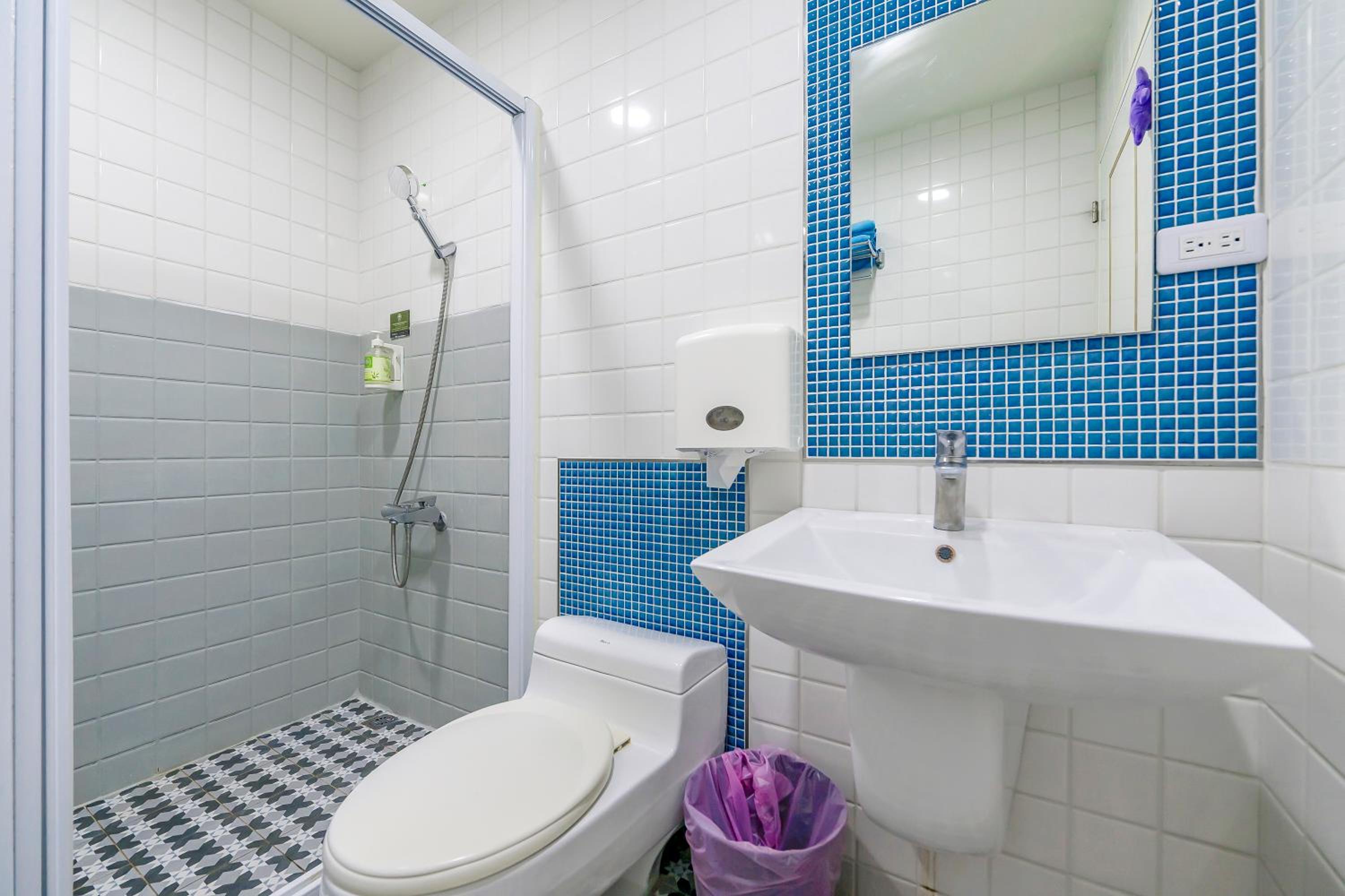 Quadruple Room With Balcony - Photo 9