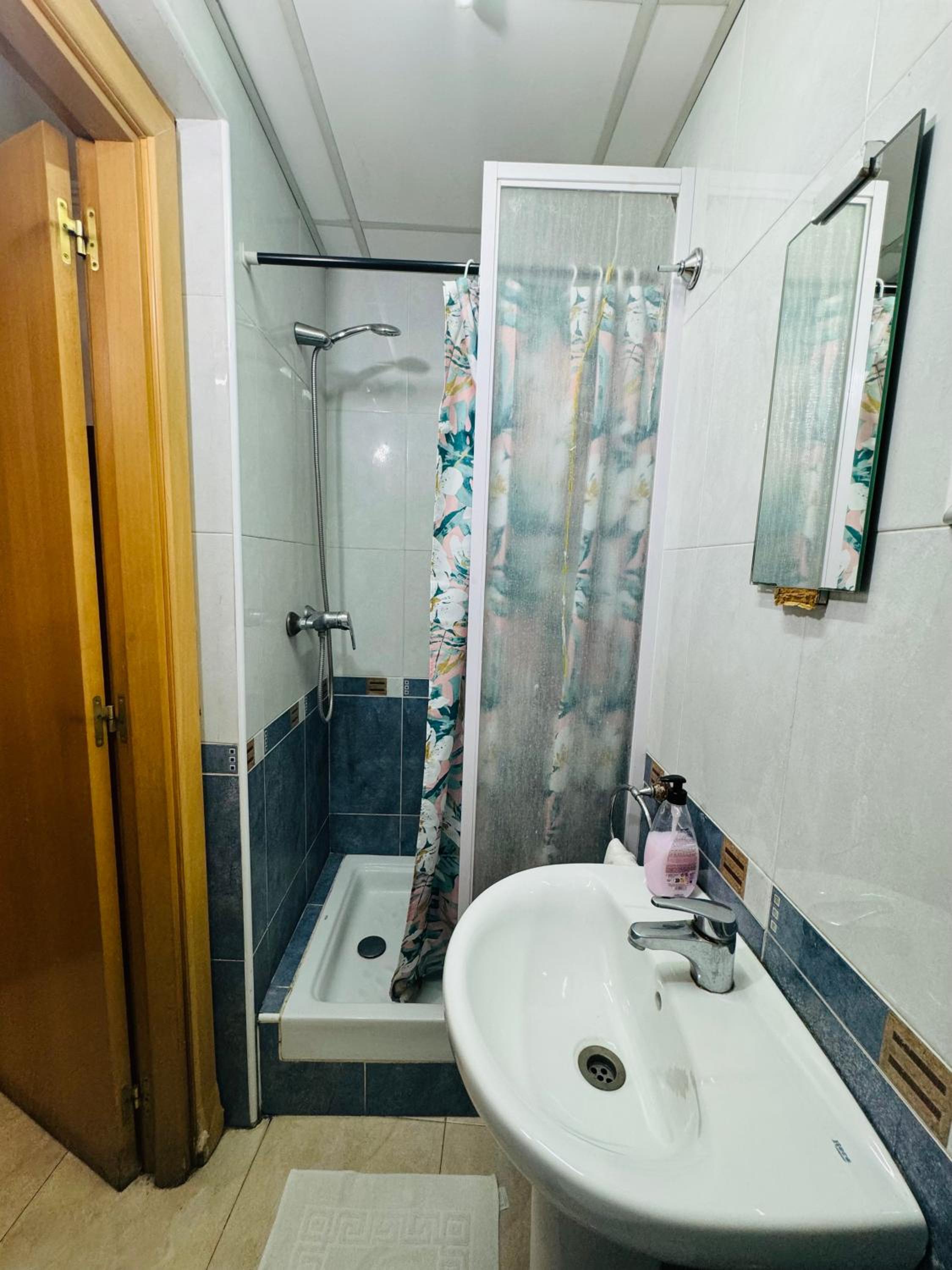 Single Room with Private Bathroom photo 3