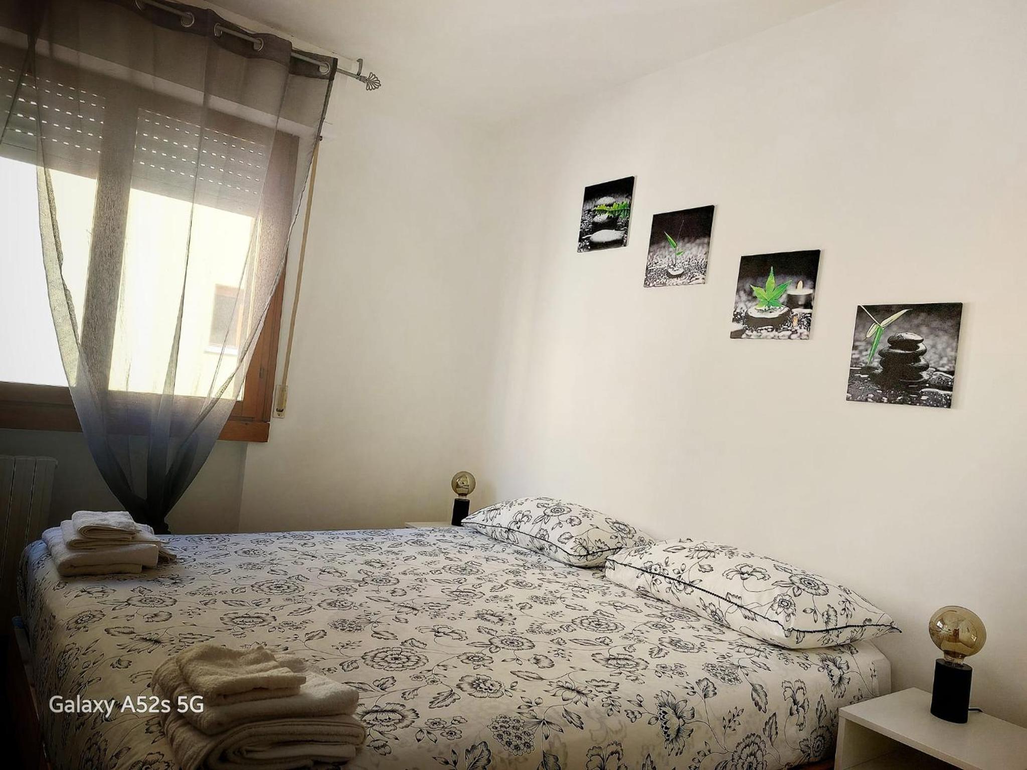 Basic Triple Room with Shared Bathroom photo 3