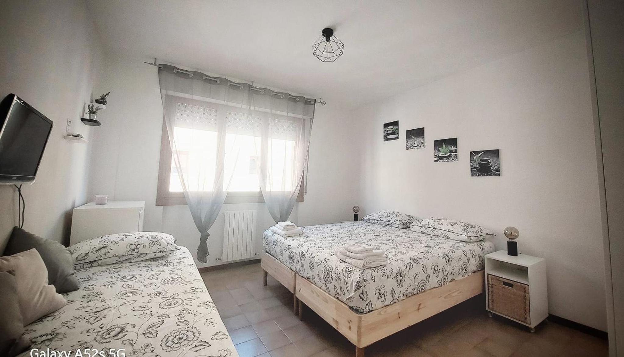 Basic Triple Room with Shared Bathroom photo 2