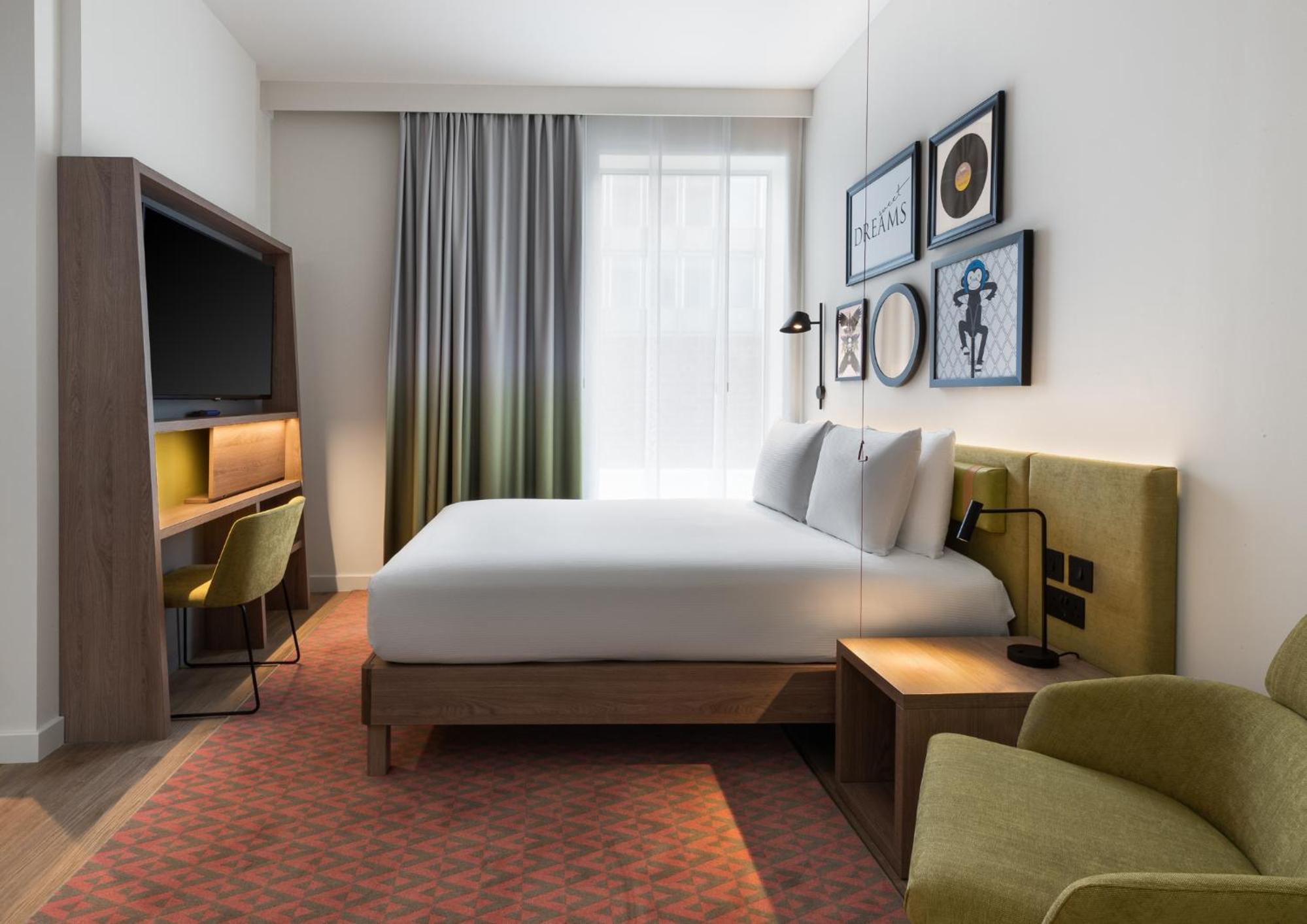 King Room - Mobility Accessible  - Photo 3