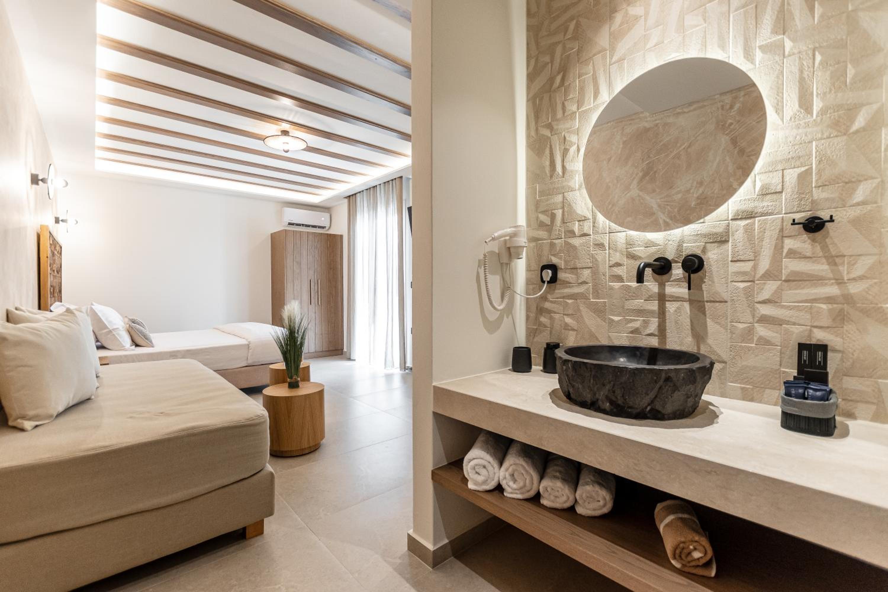 Suite with City View photo 3