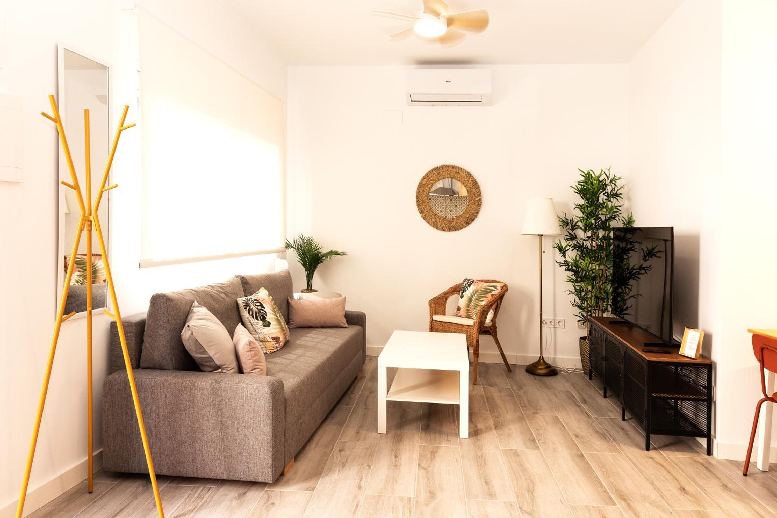 One-Bedroom Apartment photo 2